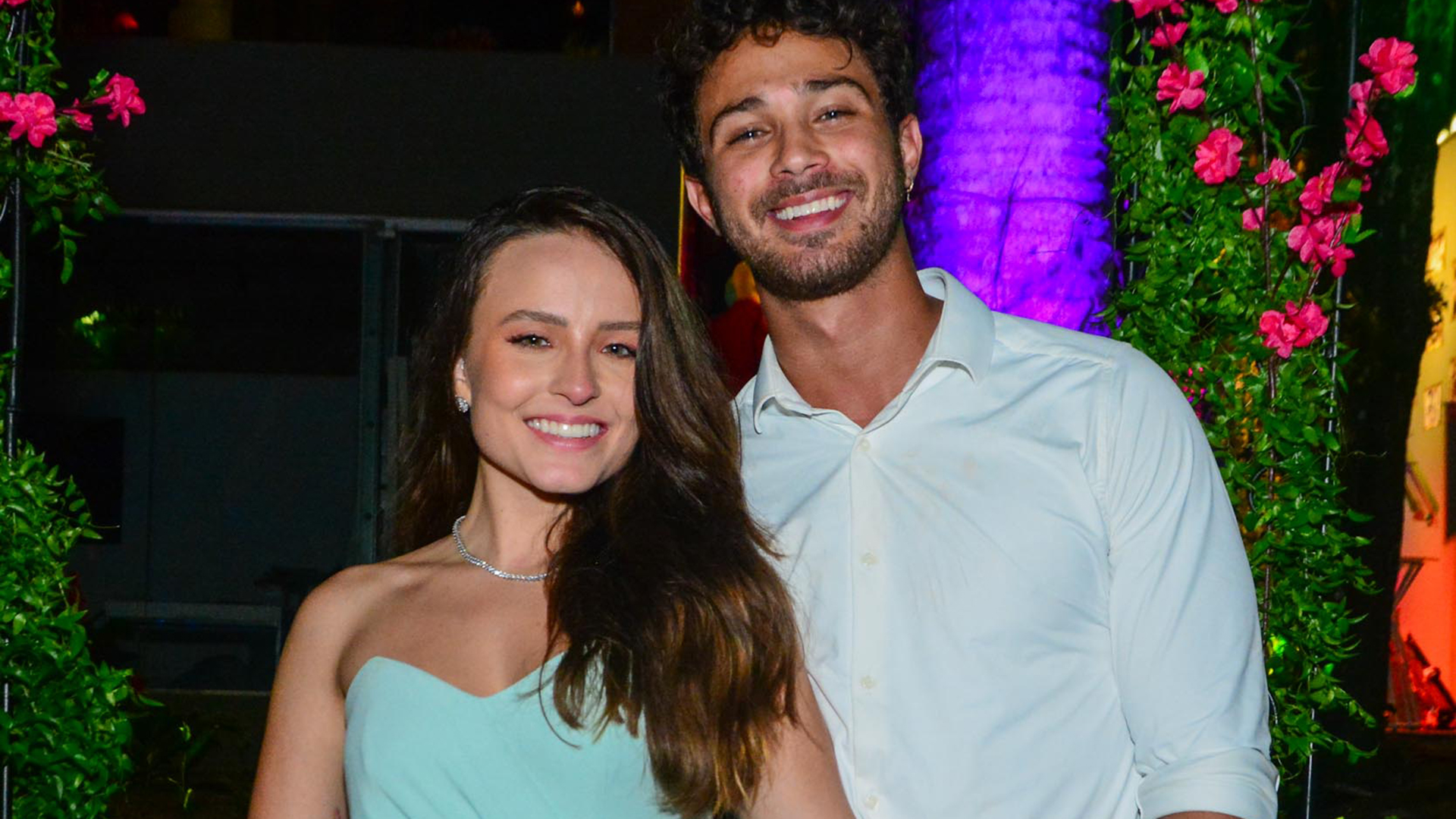 Larissa Manoela e André Luiz aparecem em primeiro evento após o casamento