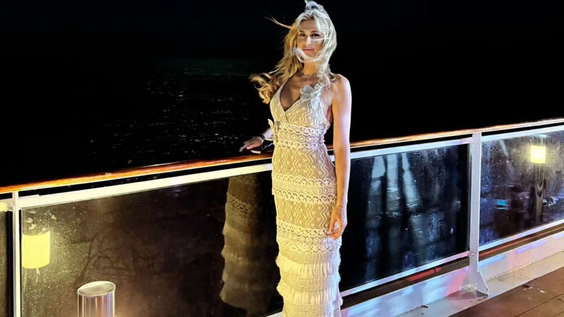 Lívia Andrade arrasa no look para curtir a lua no cruzeiro de Neymar
