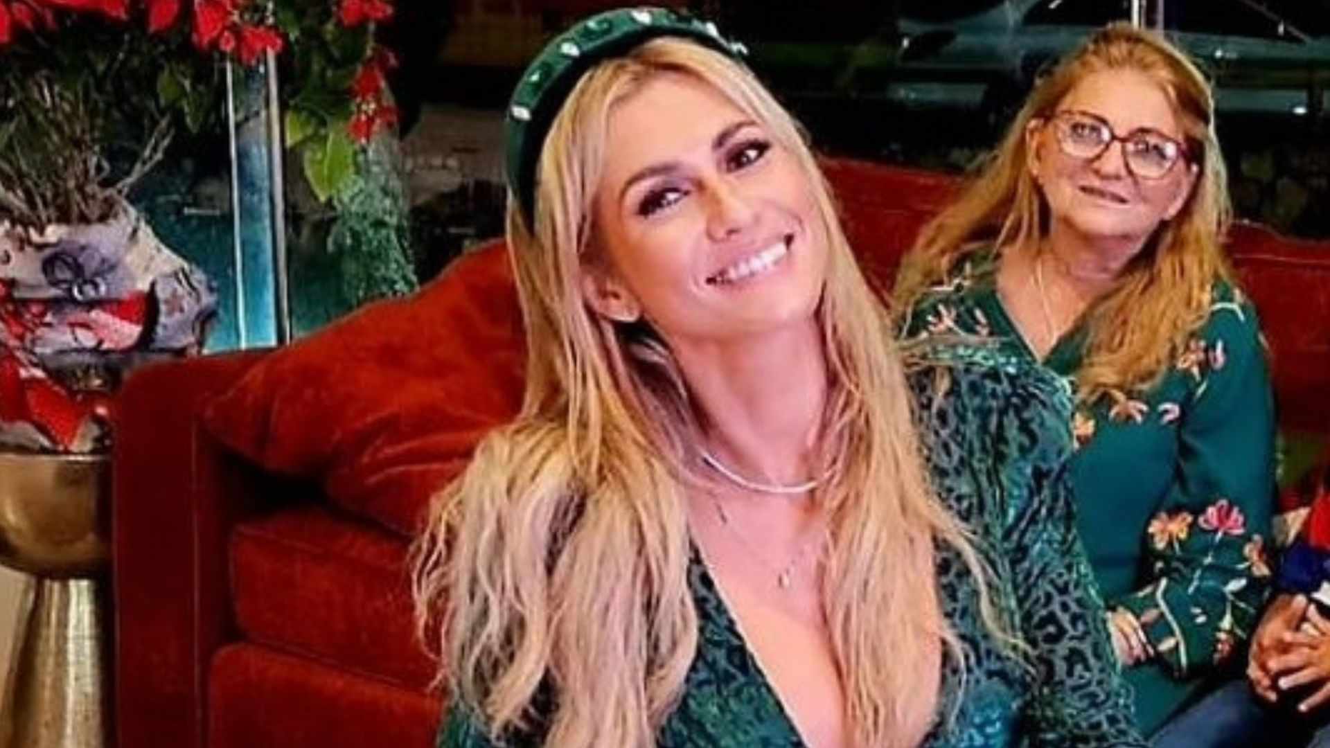 Lívia Andrade mostra fotos raras com o marido e a família
