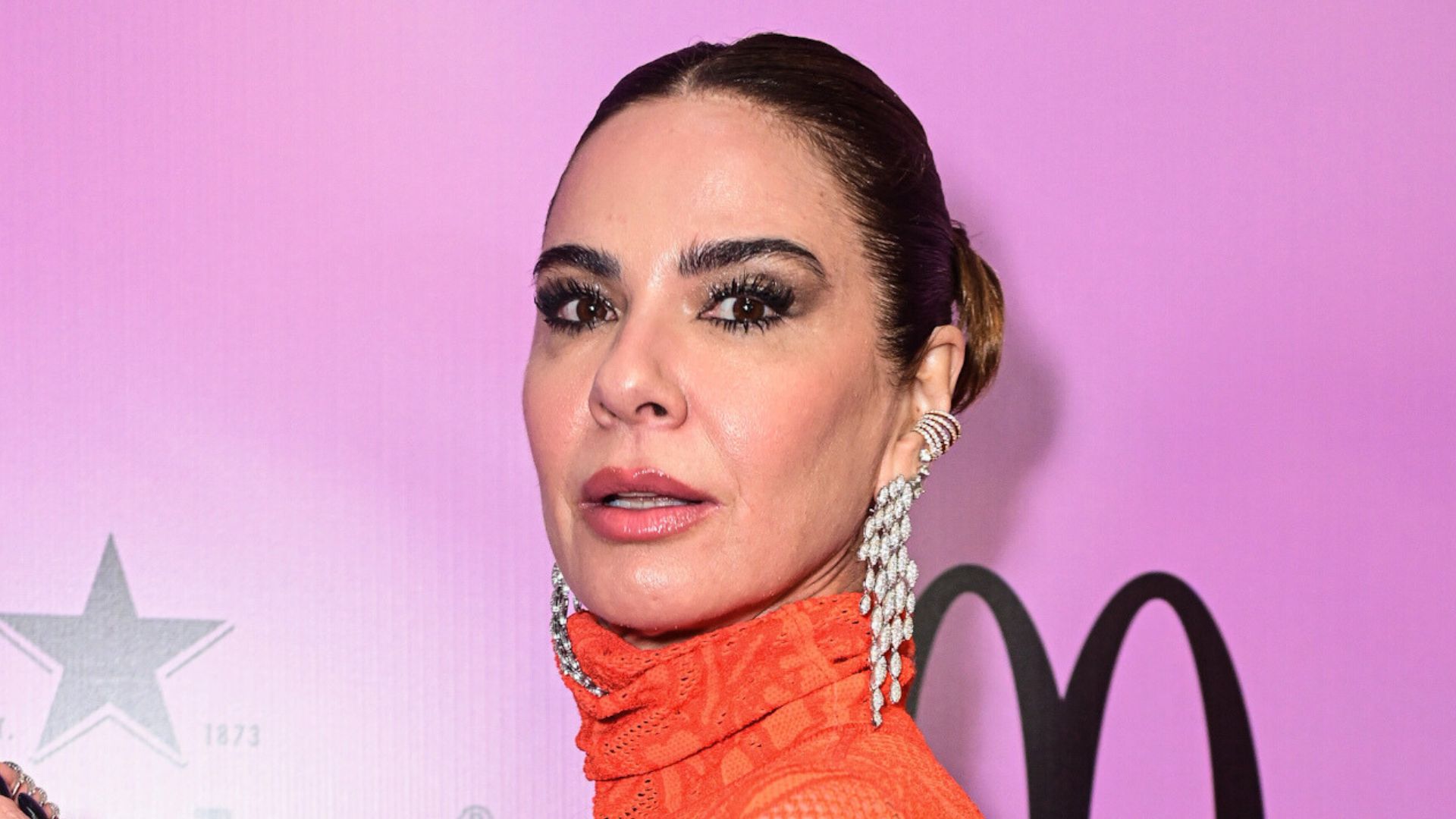 Luciana Gimenez assume ser ‘baladeira’: ‘Estou solteira, vamos curtir’