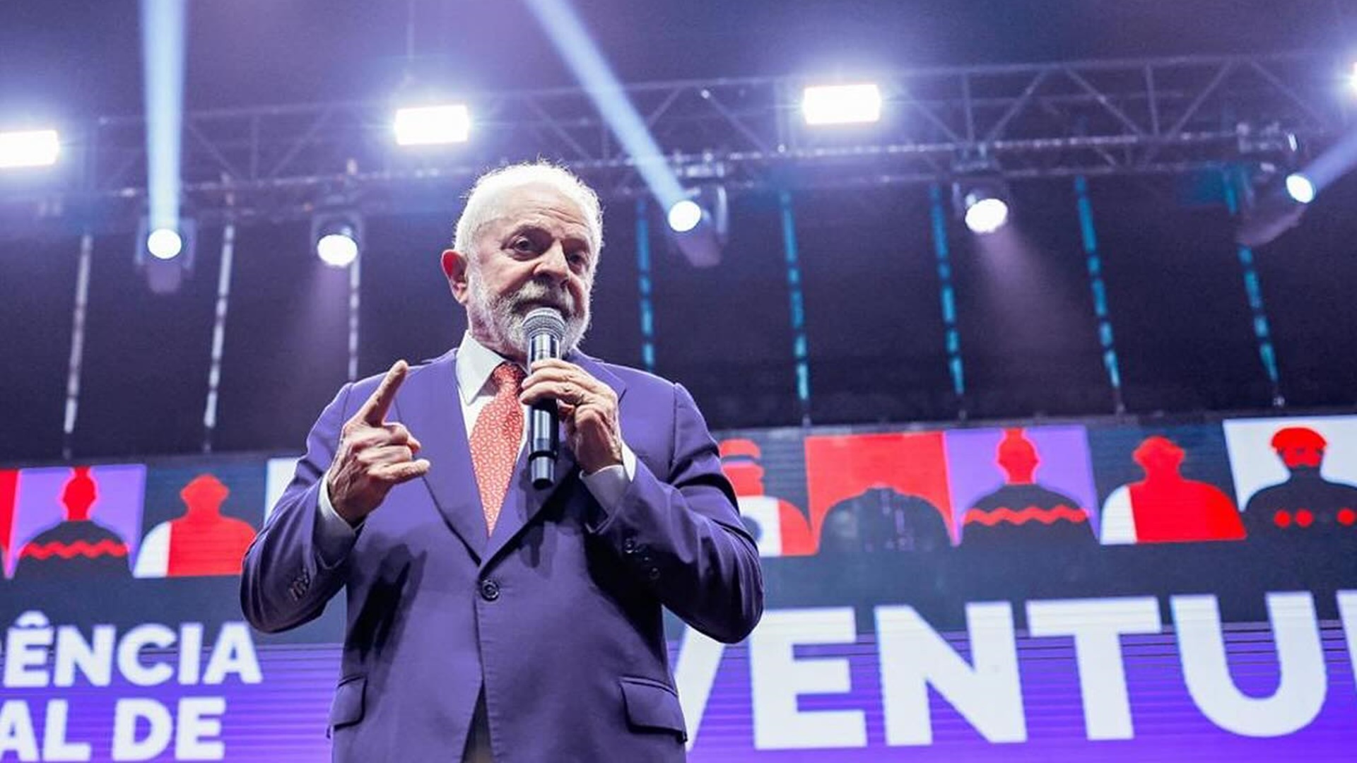 Lula surpreende com meias divertidas em evento; saiba detalhes do item