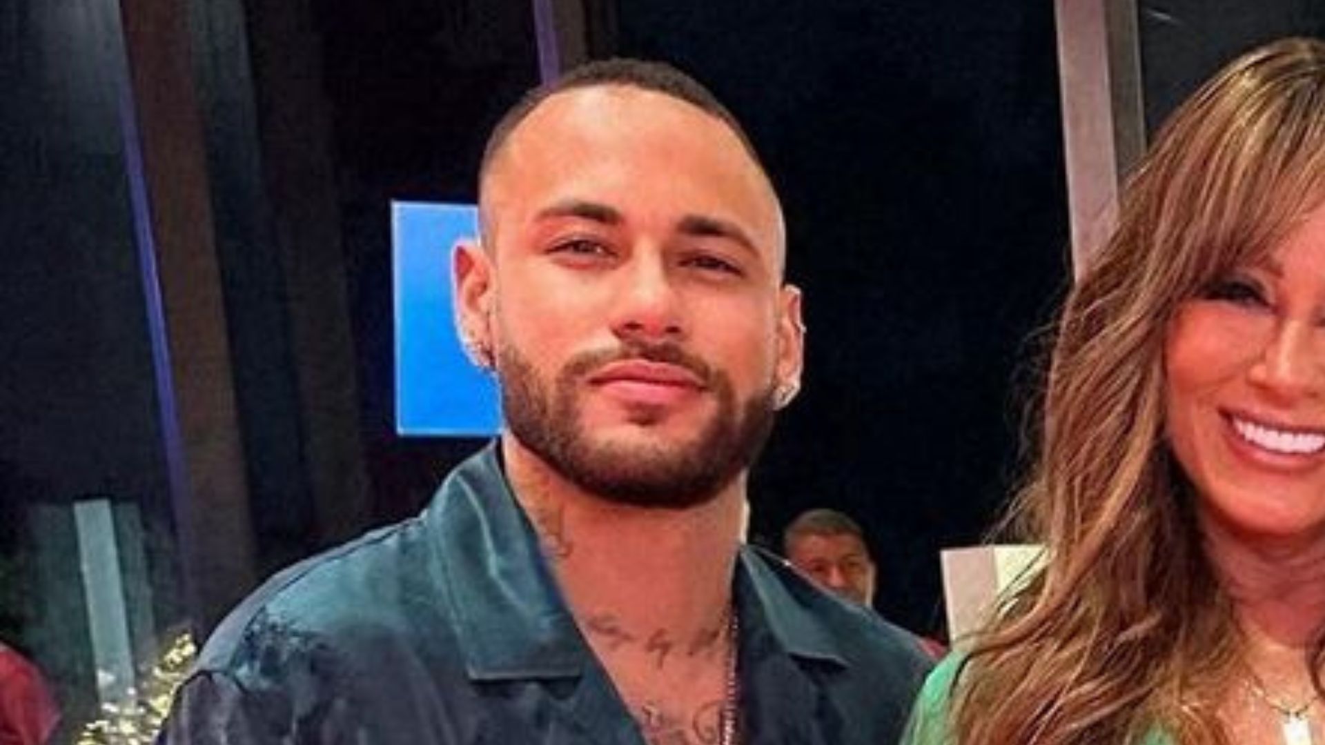 Neymar Jr celebra Natal com sua irmã e mãe em festa luxuosa