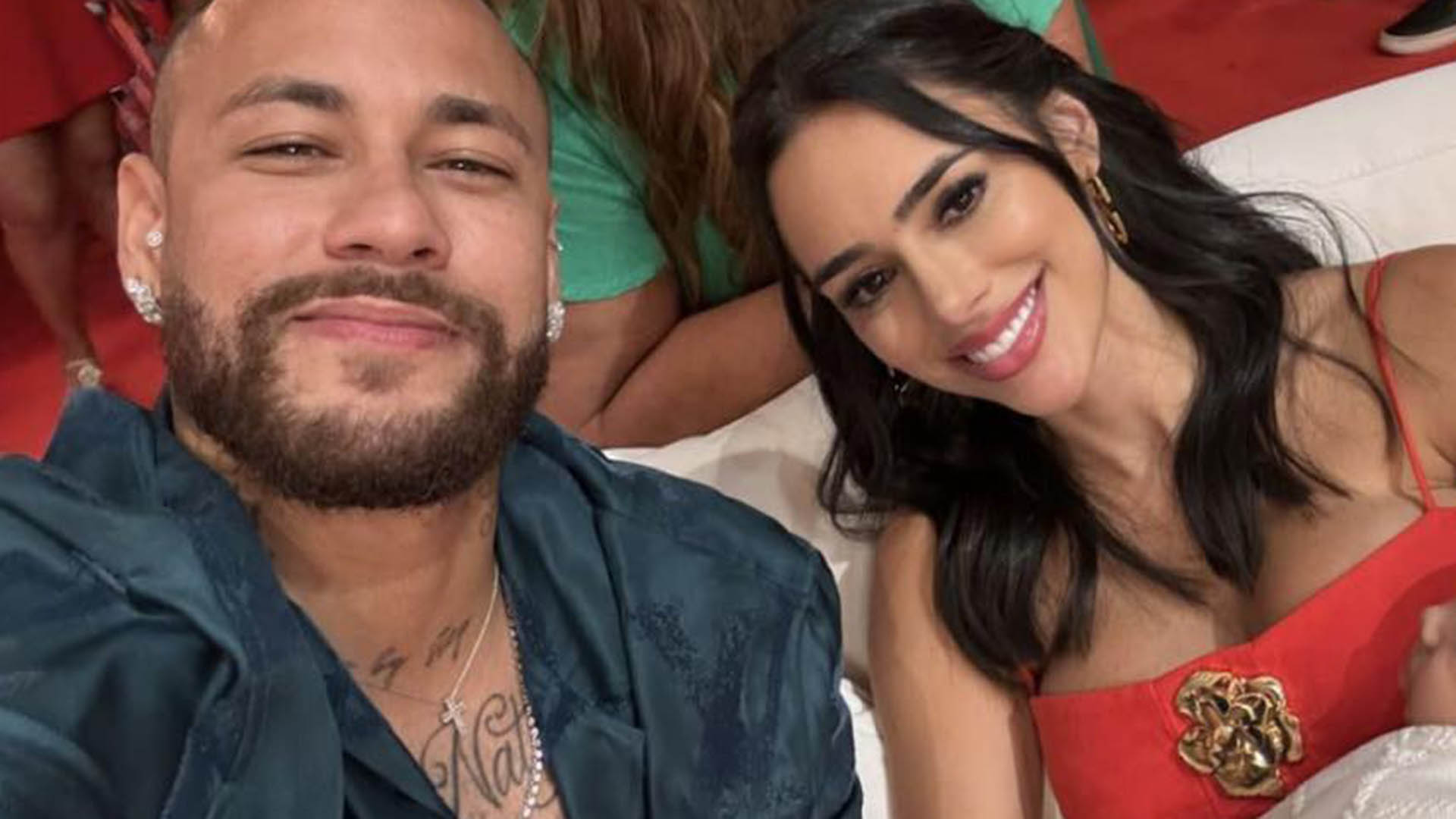 Neymar Jr passa o Natal com a ex-namorada e a filha caçula