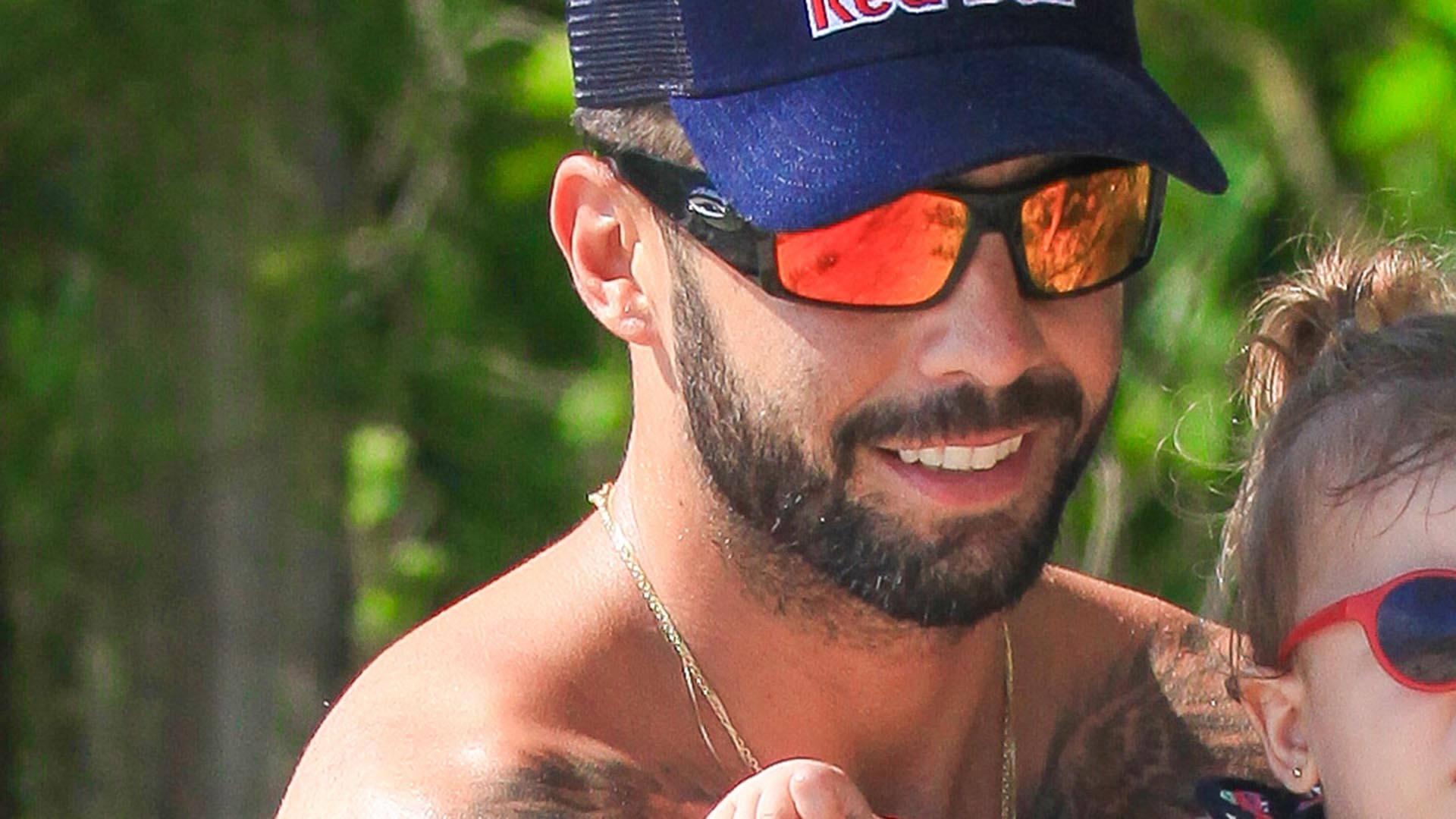 Pedro Scooby aproveita a véspera de Natal na praia com a família