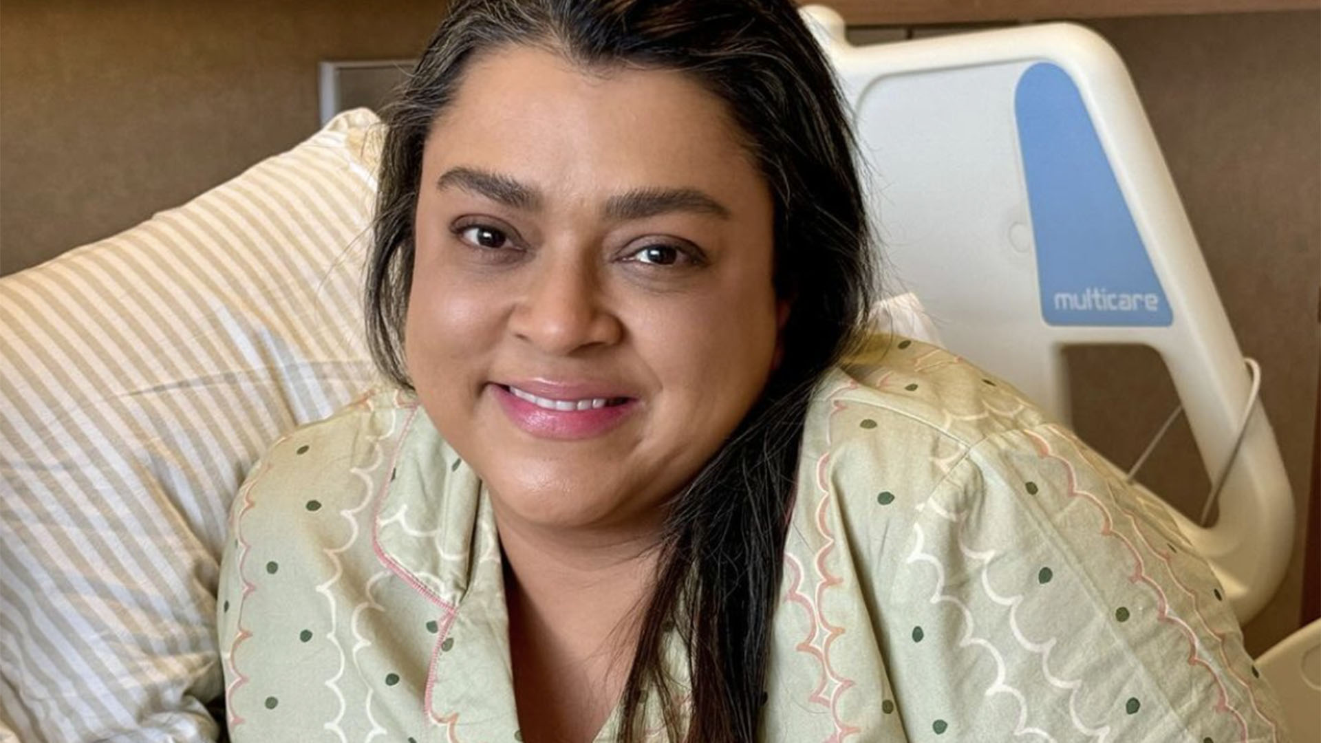 No hospital, Preta Gil surge sorridente após passar por cirurgia