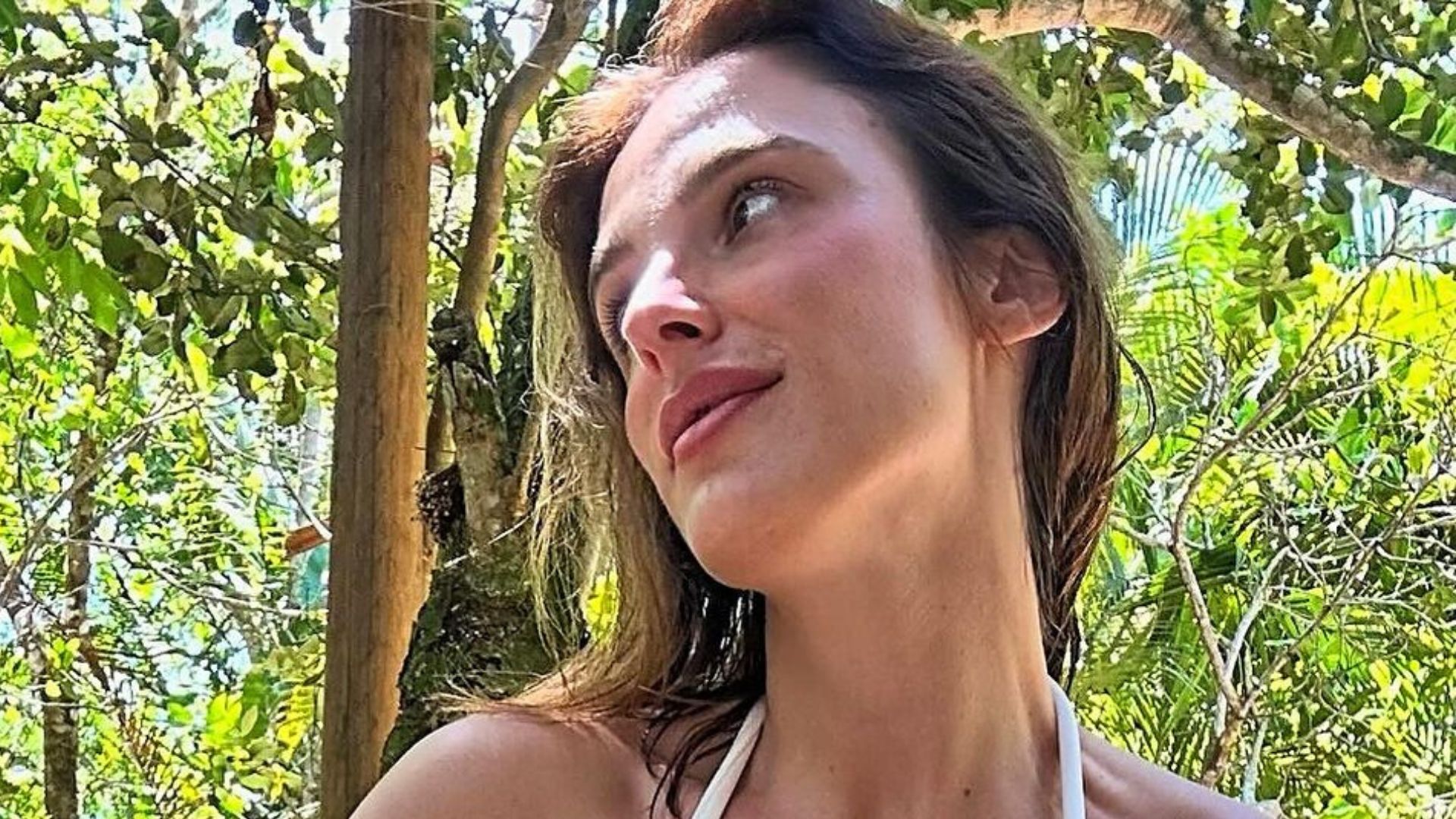Rafa Brites esbanja beleza natural em dia de praia: “Perfeita”
