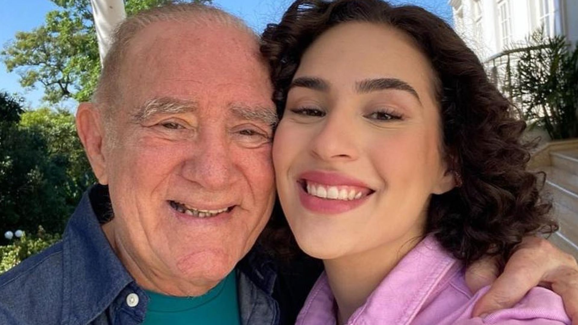Após polêmica, Renato Aragão mostra apoio a sua filha, Lívian Aragão