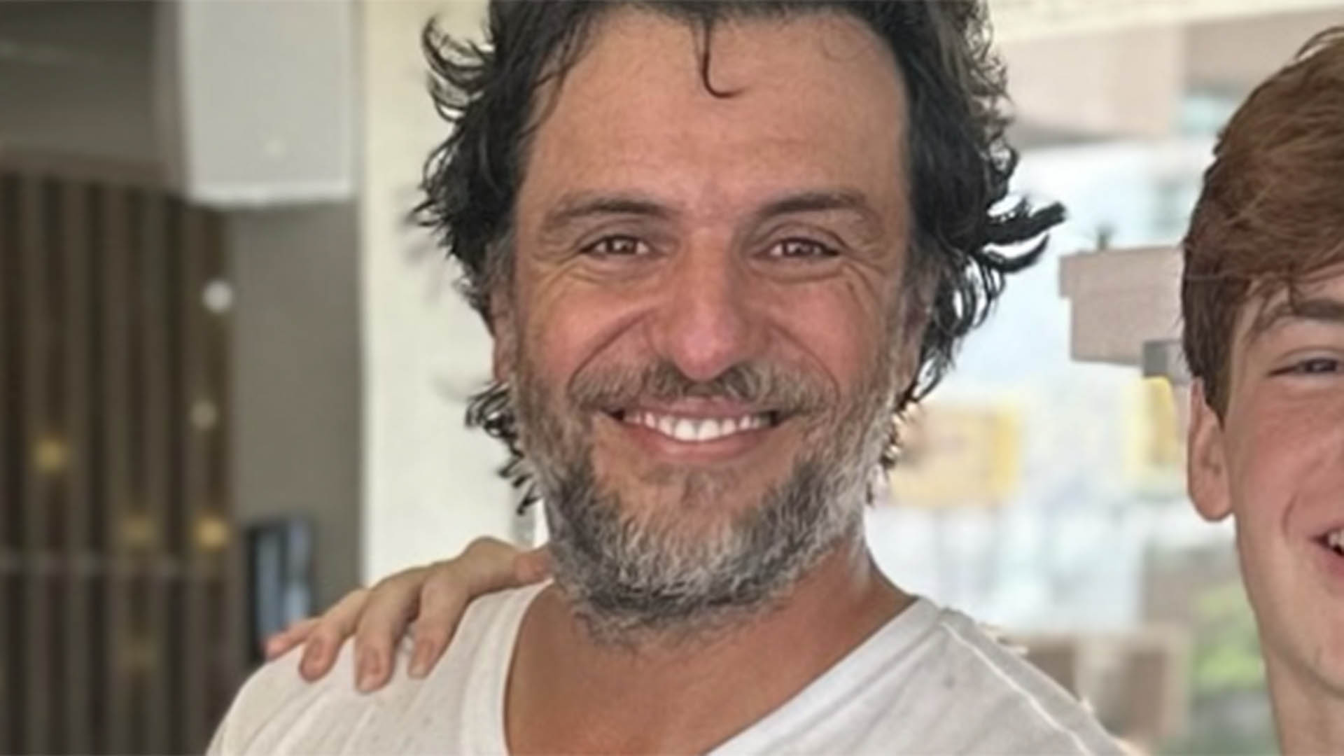 Ele cresceu! Filho de Rodrigo Lombardi surge quase da mesma altura do pai