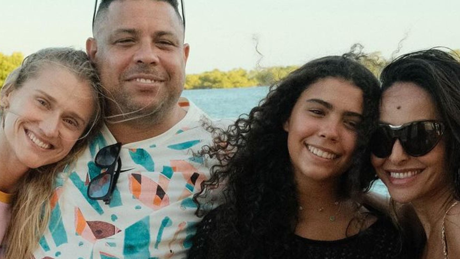 Sabrina Sato abre álbum de fotos da viagem com Ronaldo e Celina Locks
