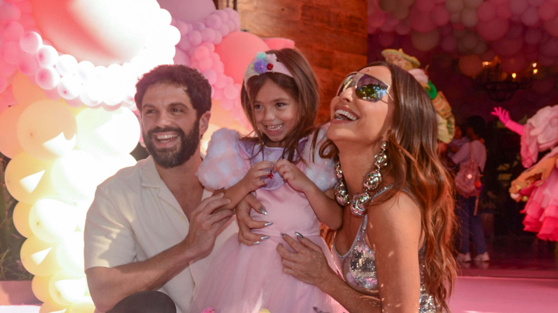 Duda Nagle e Sabrina Sato celebram o aniversário da filha