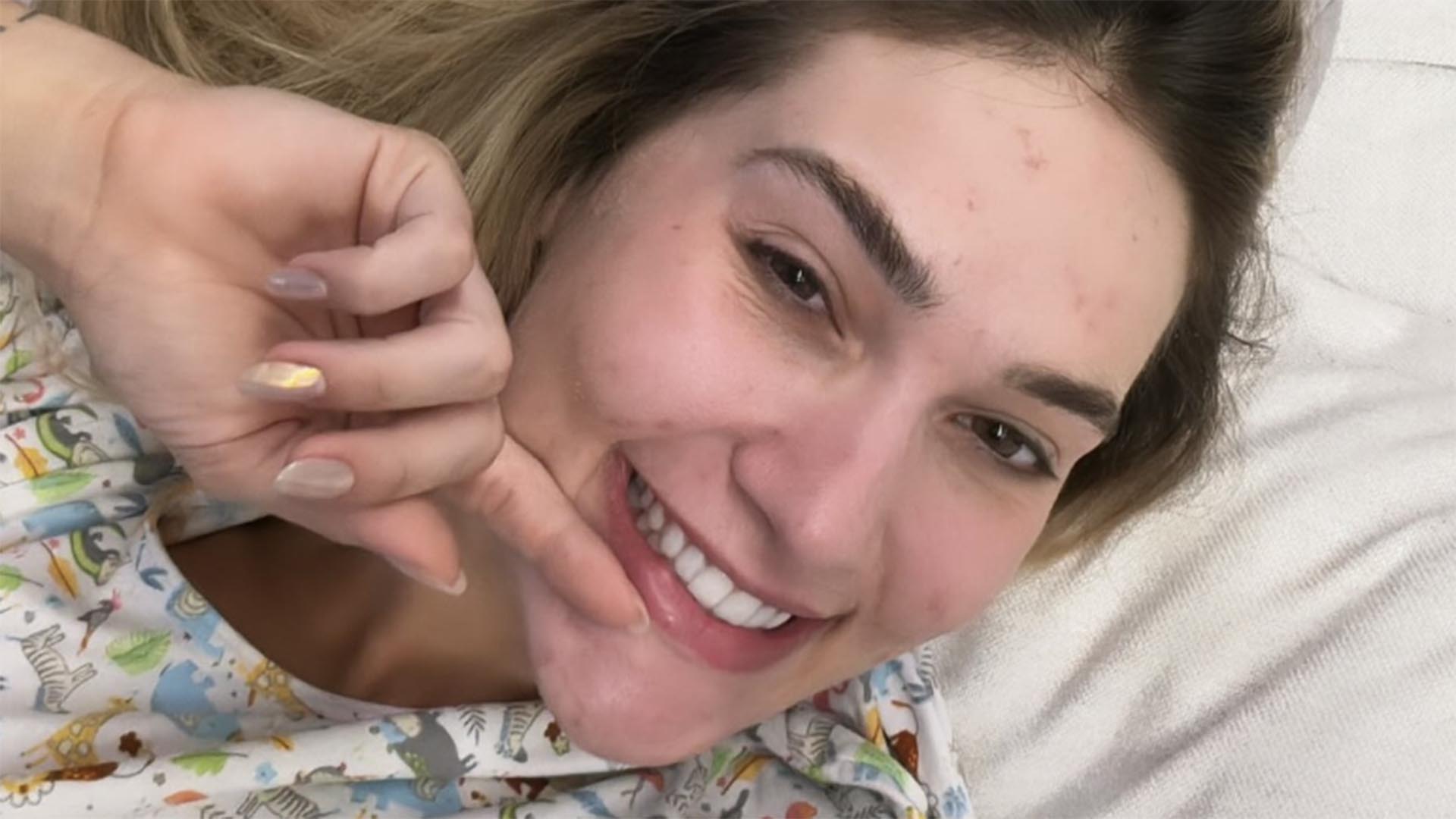 Virginia Fonseca impressiona ao exibir sua barriga negativa