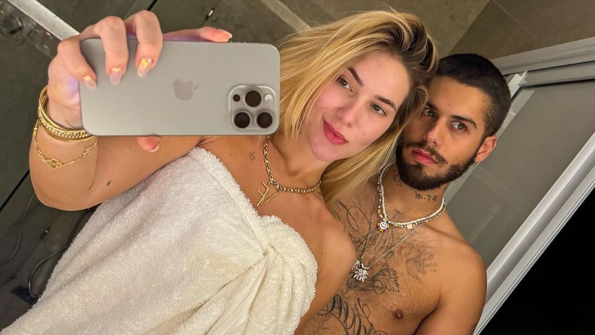 Após polêmicas, Virginia e Zé Felipe surgem de toalha na intimidade