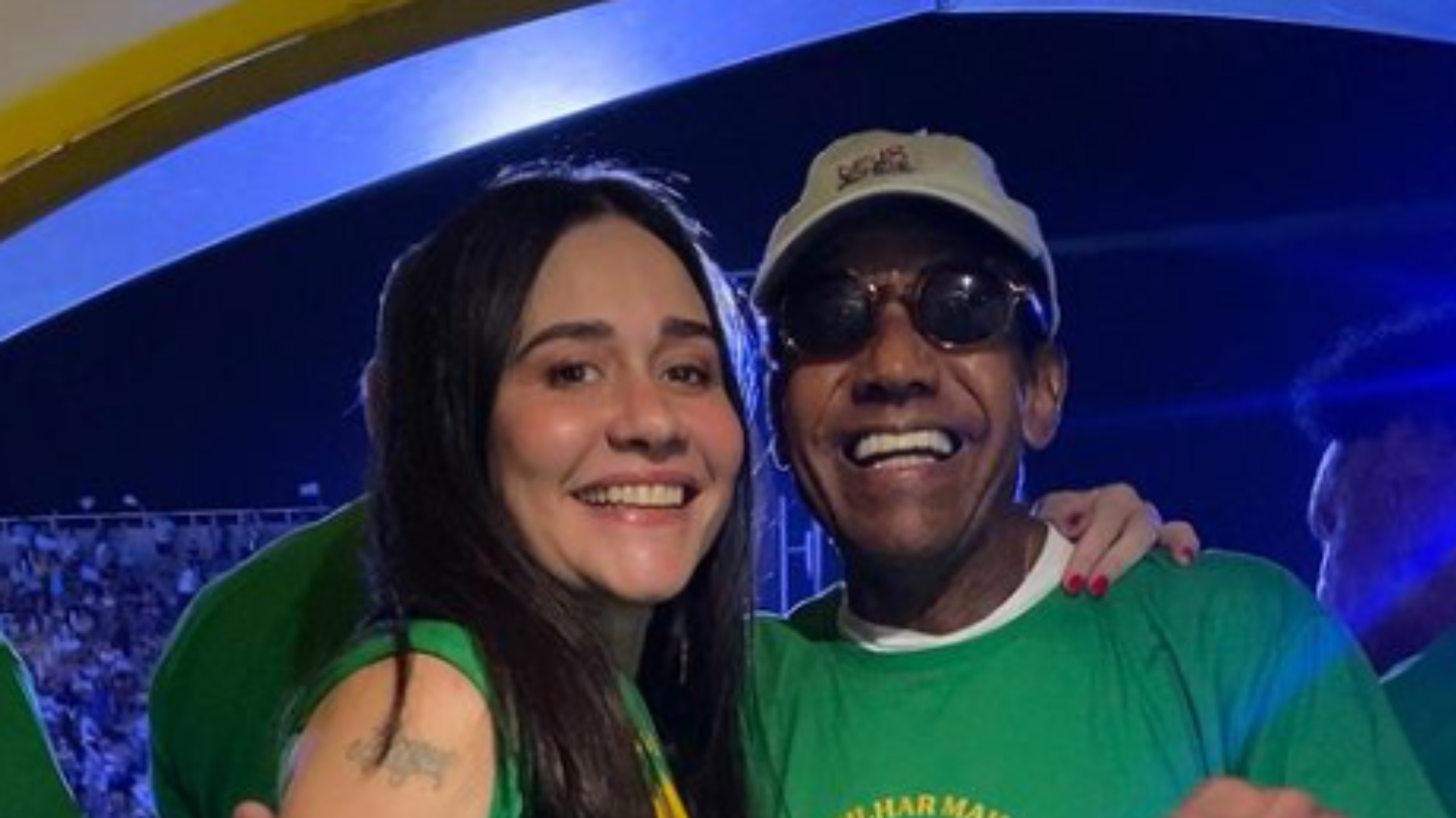 Alessandra Negrini aproveita Sapucaí para tietar Jorge Ben: ‘Valeu meu Carnaval!’