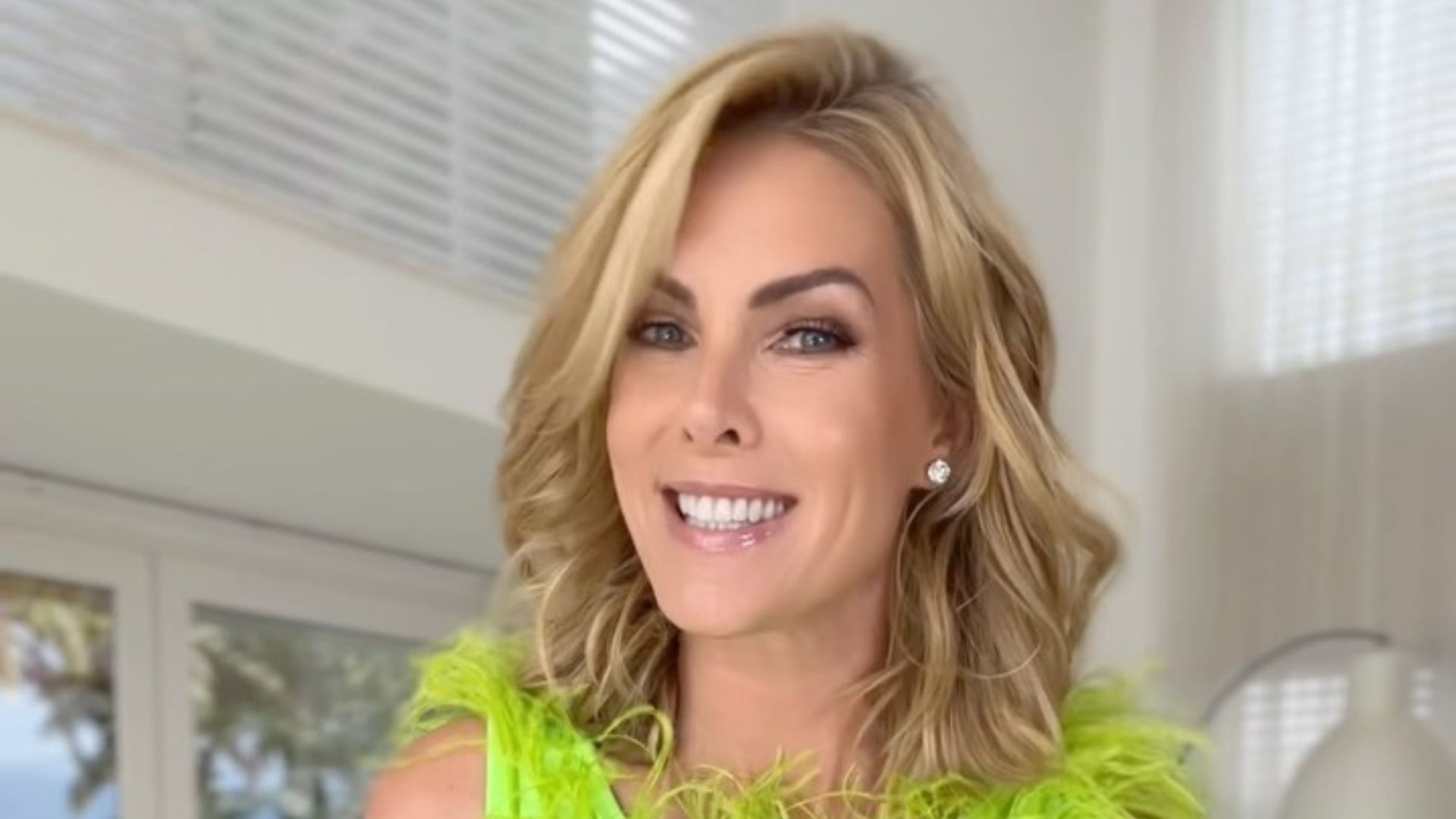 Amante do Carnaval, Ana Hickmann não sabia sambar: ‘Tinha que fazer umas aulas’