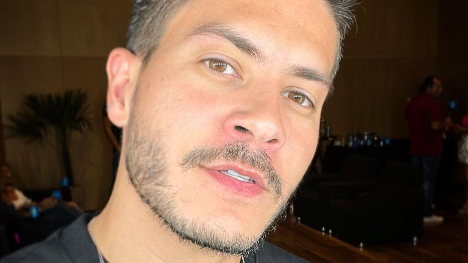 A fila andou? Arthur Aguiar vive romance em segredo com cantora famosa