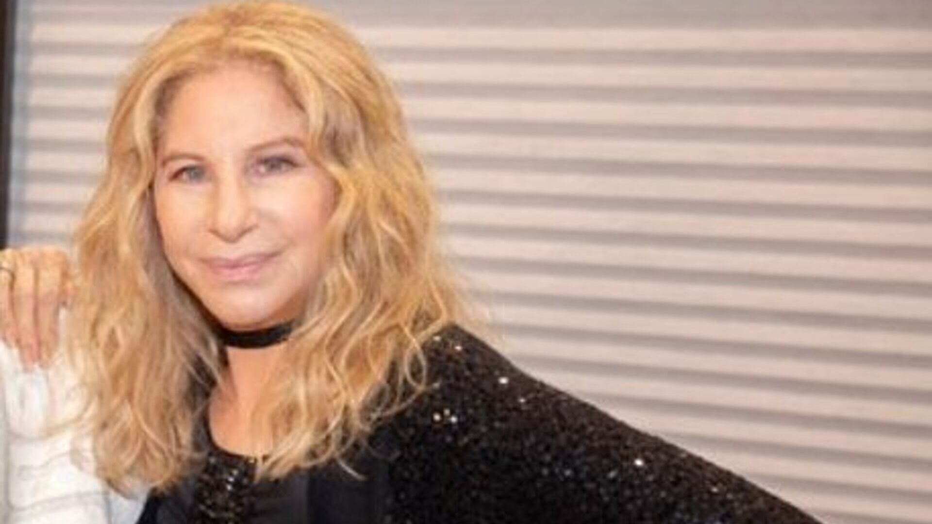 Aos 80 anos, Barbra Streisand anuncia lançamento de seu livro de memórias