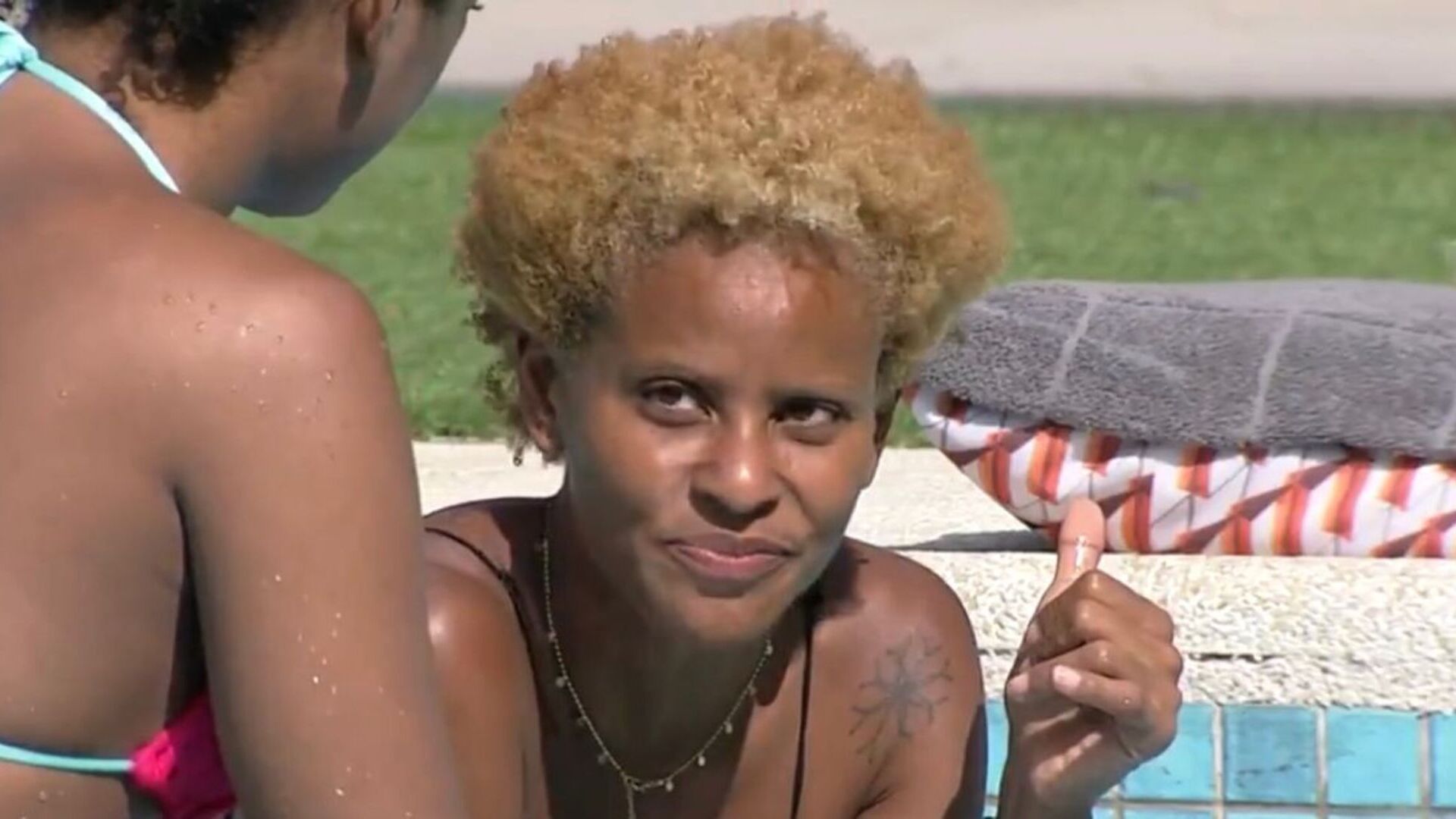 BBB 23: Em conversa na piscina, Aline Wirley relembra começo de sua carreira como cantora