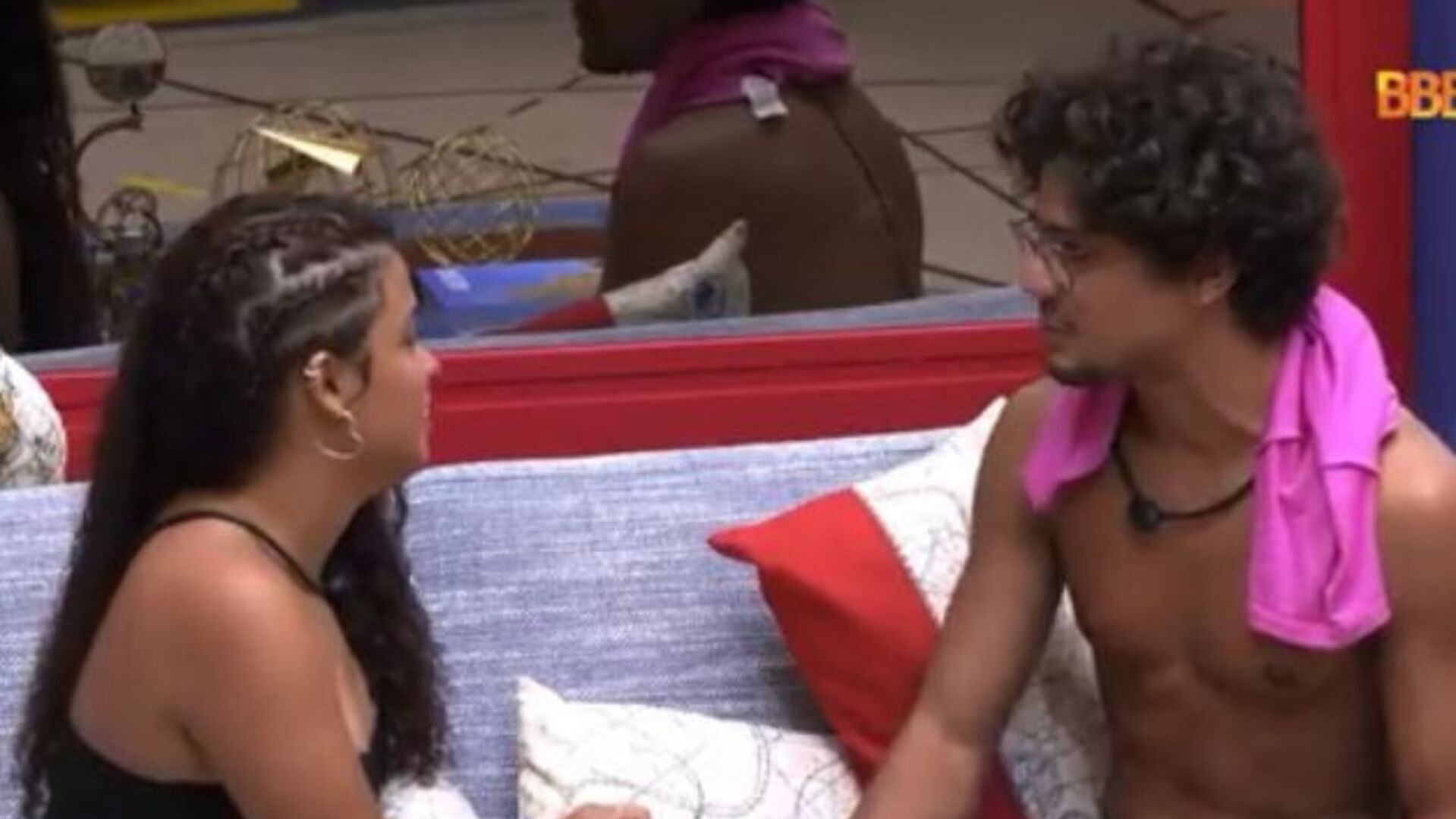 BBB 23: Durante festa, Gabriel Santana se incomoda com atitude de Paula e revela motivo para a sister