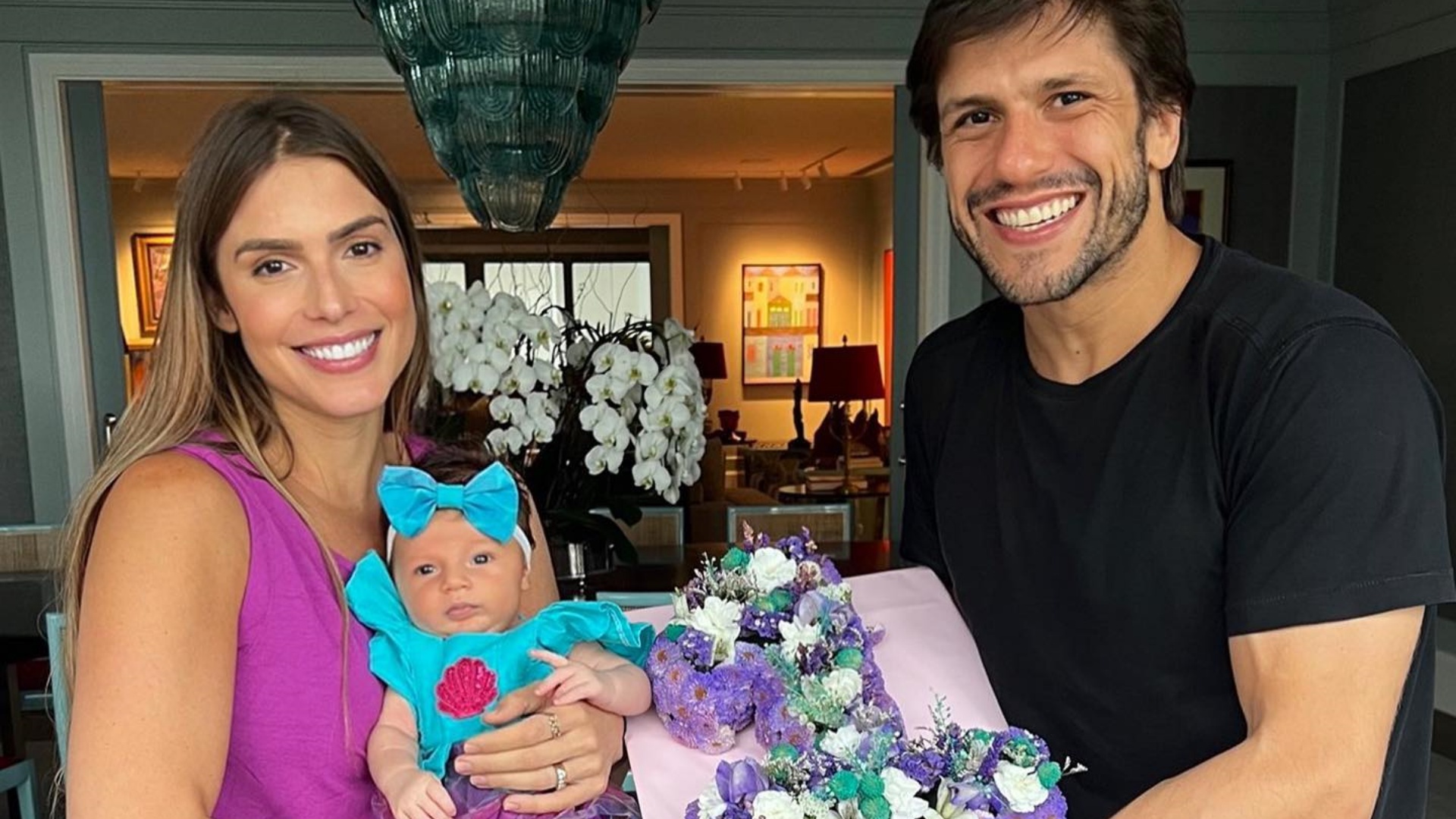 Com cliques encantadores, Bia Feres comemora o primeiro mês da filha, Serena: “Estamos felizes demais”