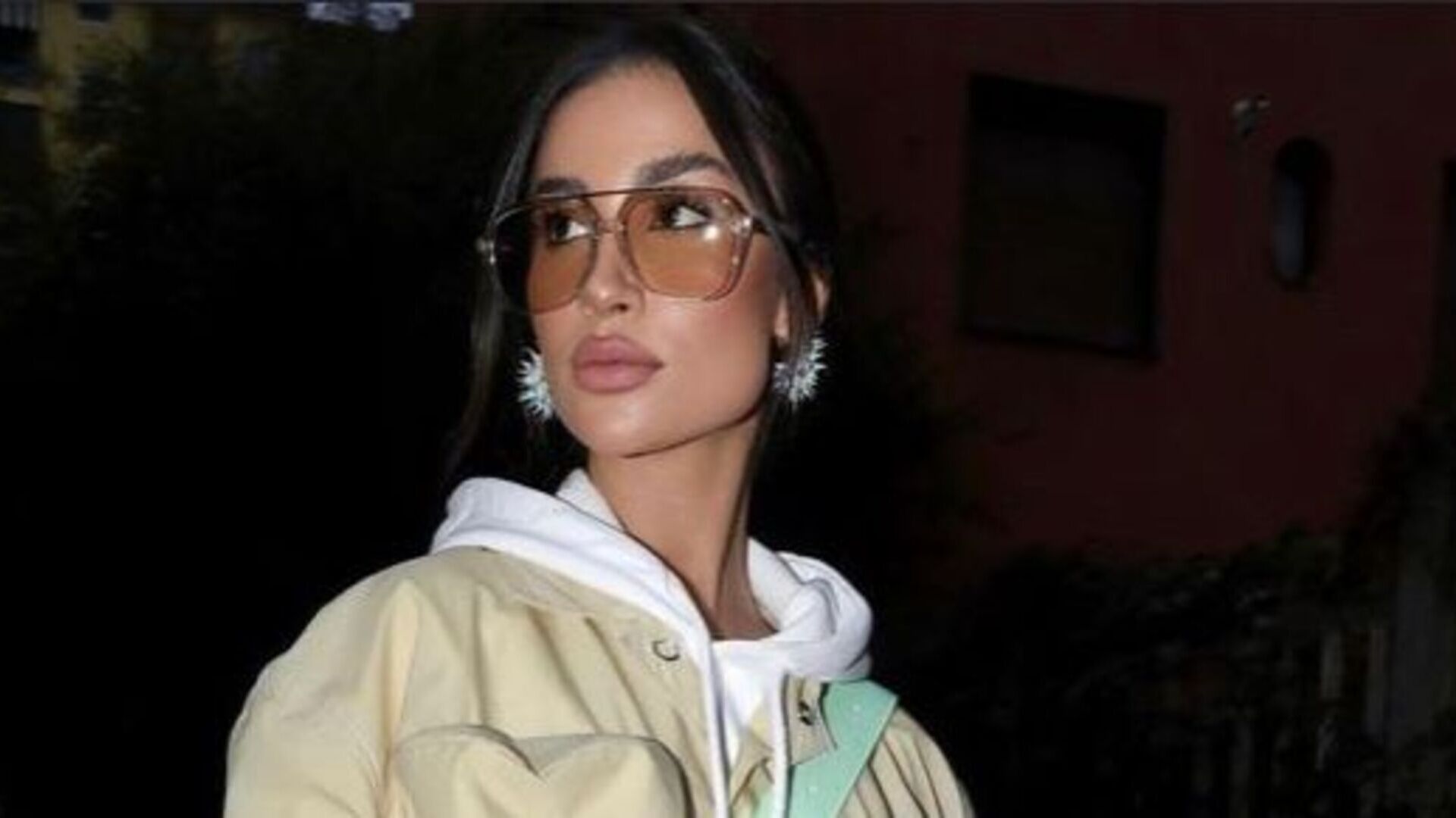 Bianca Andrade esbanja beleza ao posar com diversos looks elegantes escolhidos para a Semana de Moda de Milão
