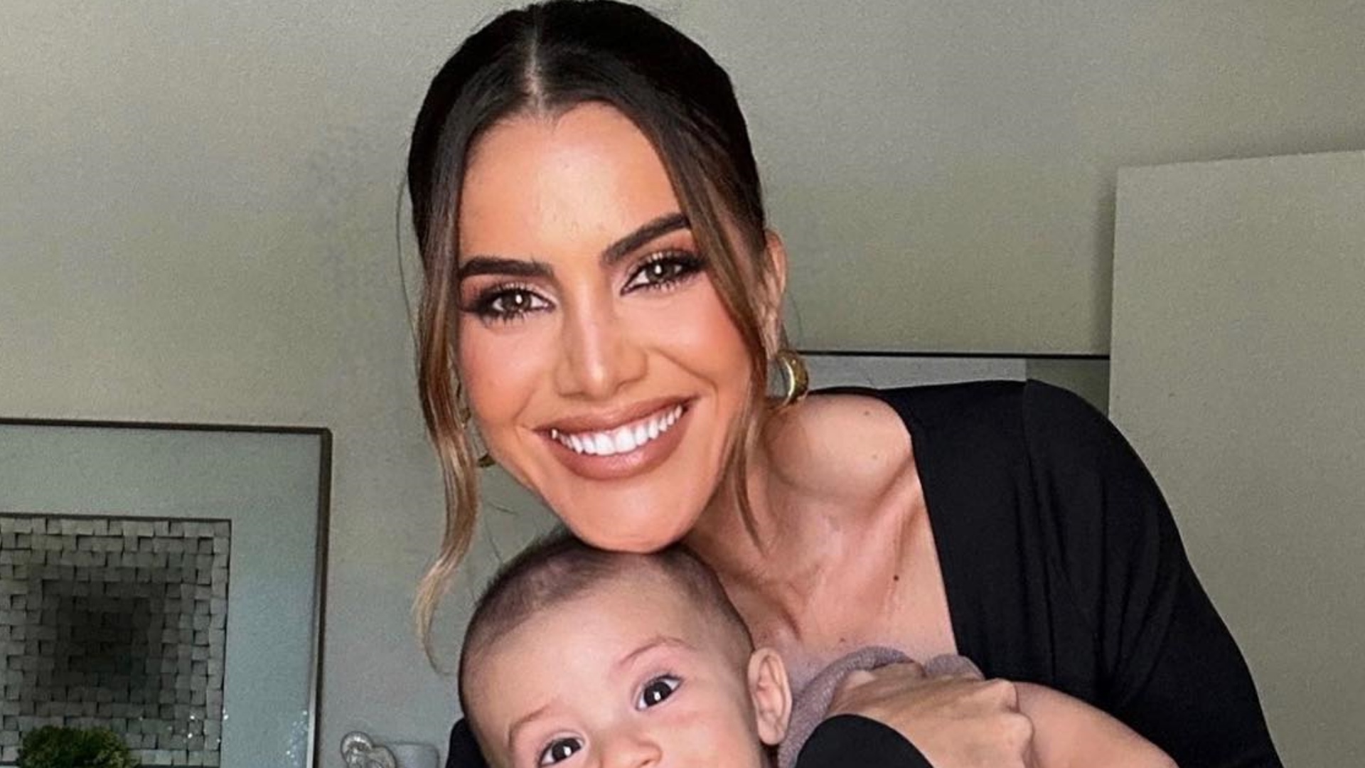 Com fotos inéditas, Camila Coelho comemora o sexto mês do filho: “Amor mais puro”