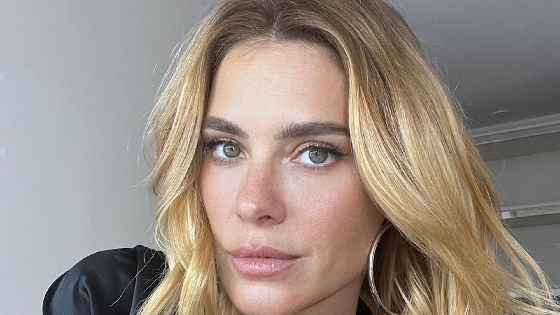 Carolina Dieckmann relembra meme e rebate fama de antipática: “Muito covarde”