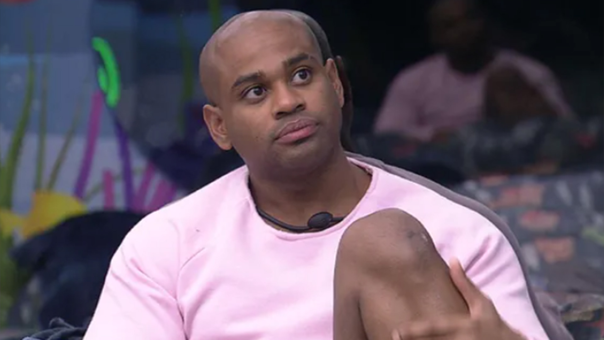 BBB 23: Cezar Black reage ao ir no paredão de novo: ‘Massacre!’