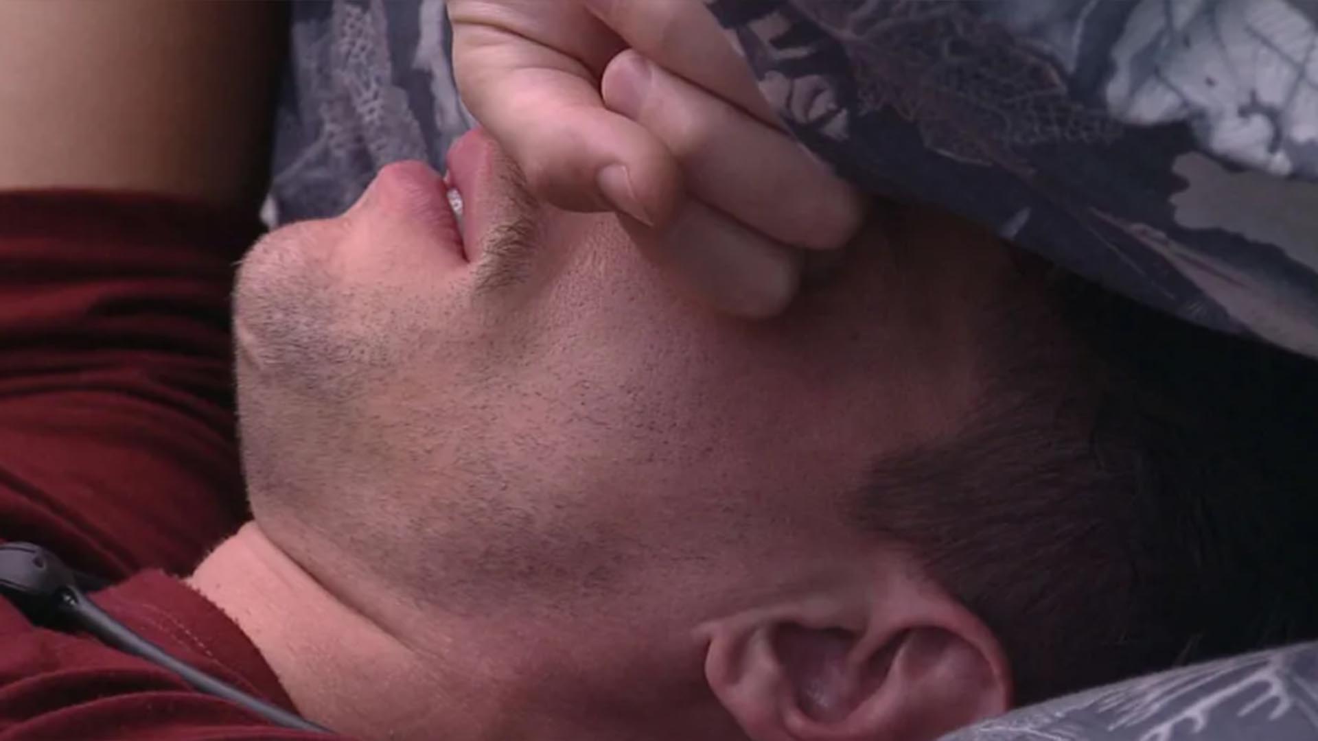 BBB 23: Cristian cai no choro e pede para ficar sozinho