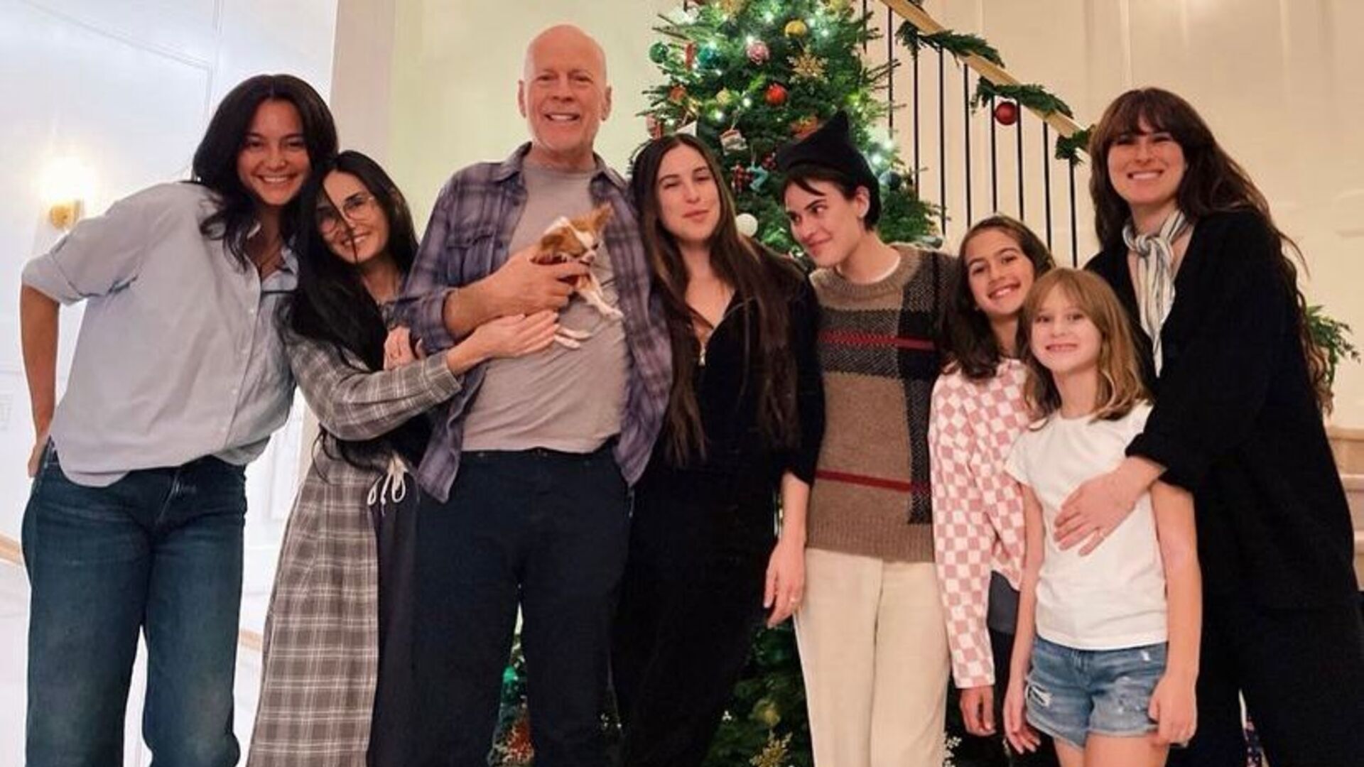 Família de Bruce Willis estaria “mais próxima do que nunca” após diagnóstico
