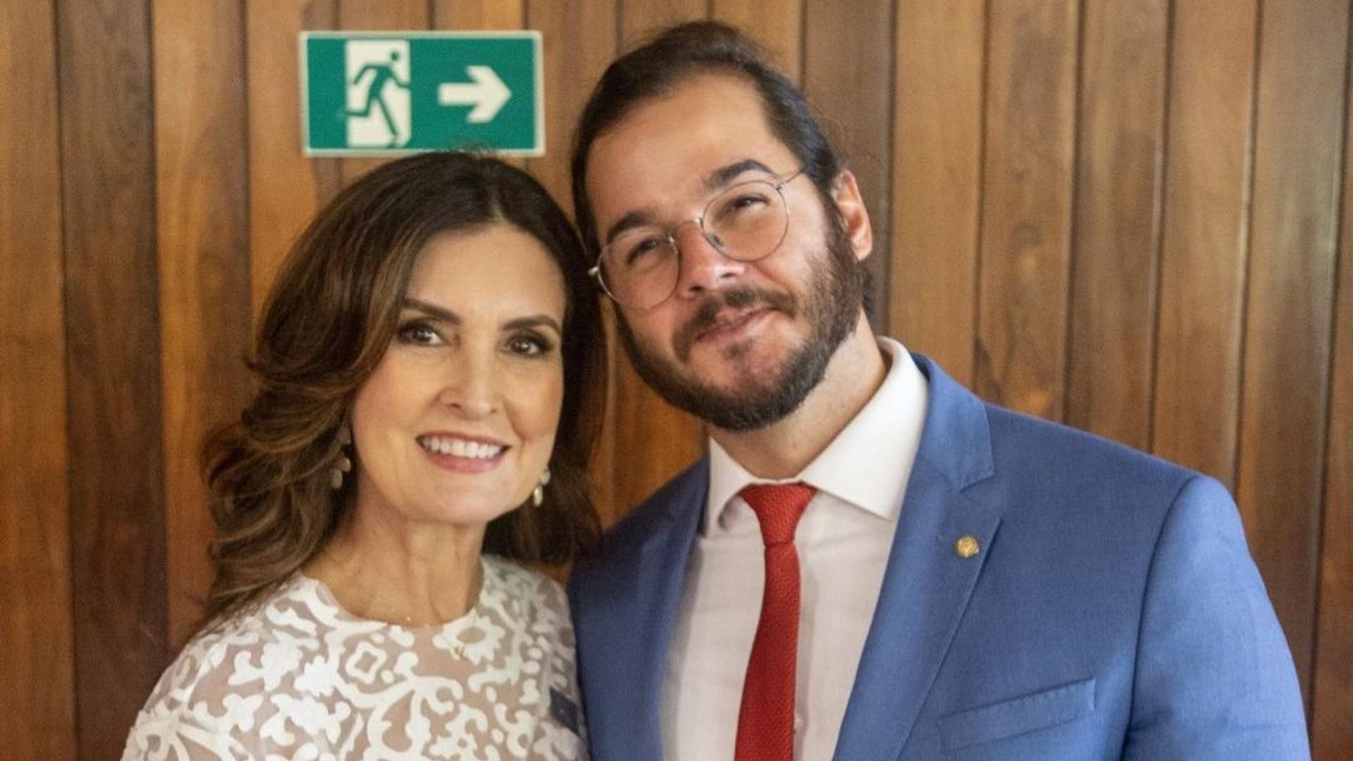 Fátima Bernardes comemora data especial na vida do namorado