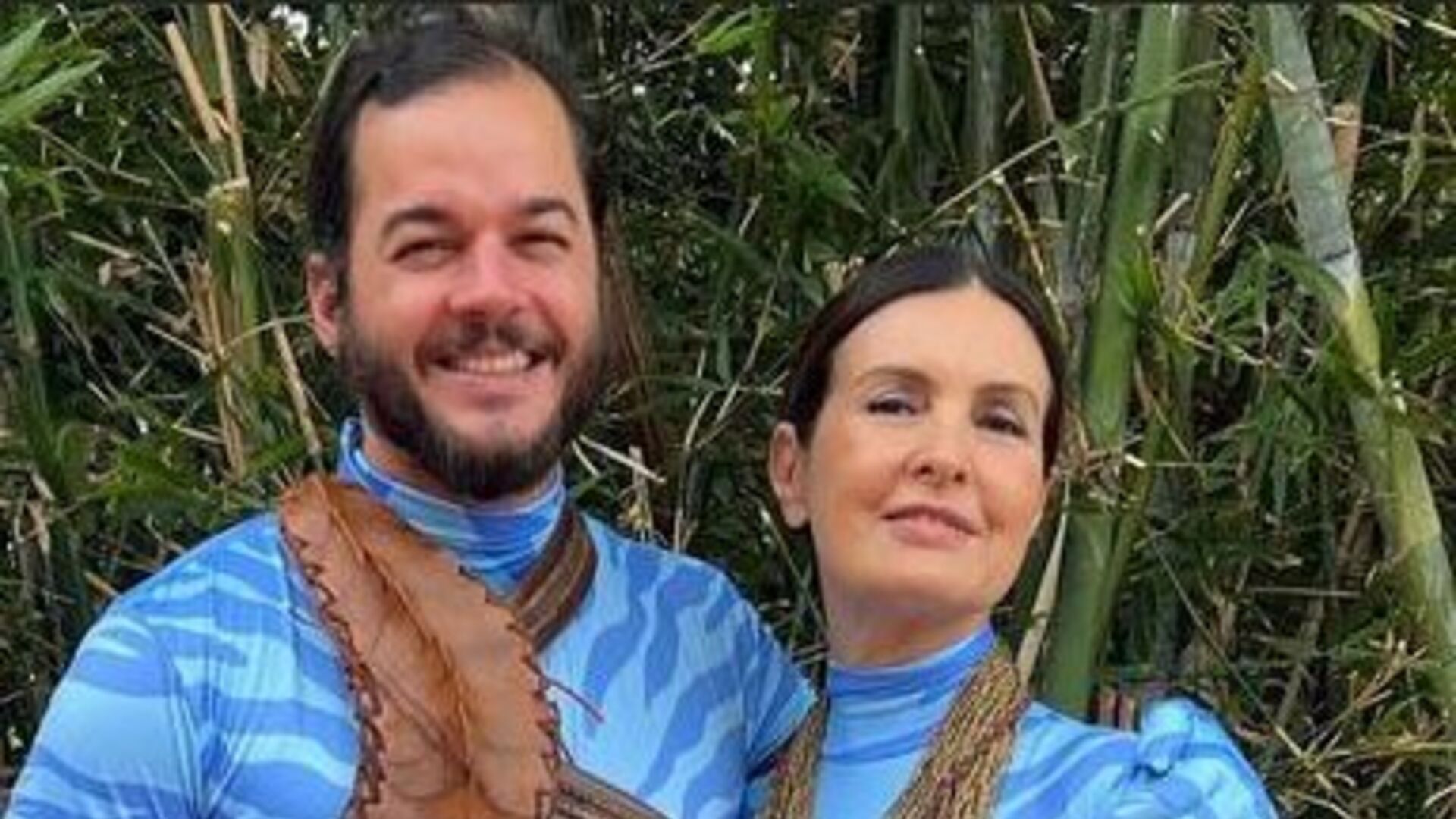 Fátima Bernardes e Túlio Gadêlha se divertem com fantasias inusitadas no Carnaval de Olinda