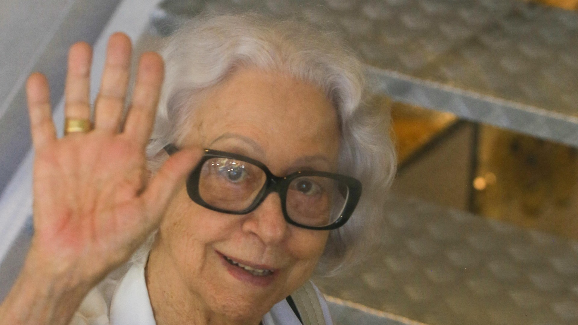 Aos 93 anos, Fernanda Montenegro curte passeio em shopping no Rio de Janeiro