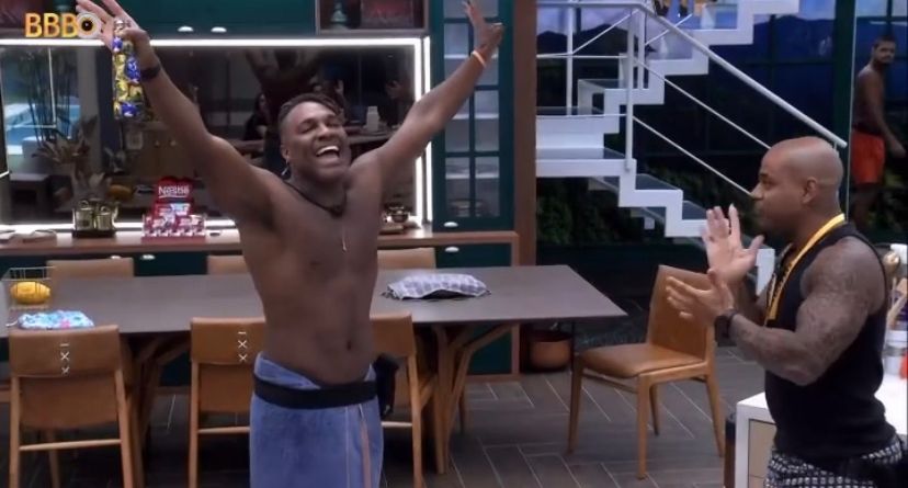BBB 23: Brothers cantam parabéns para Fred Nicácio na cozinha