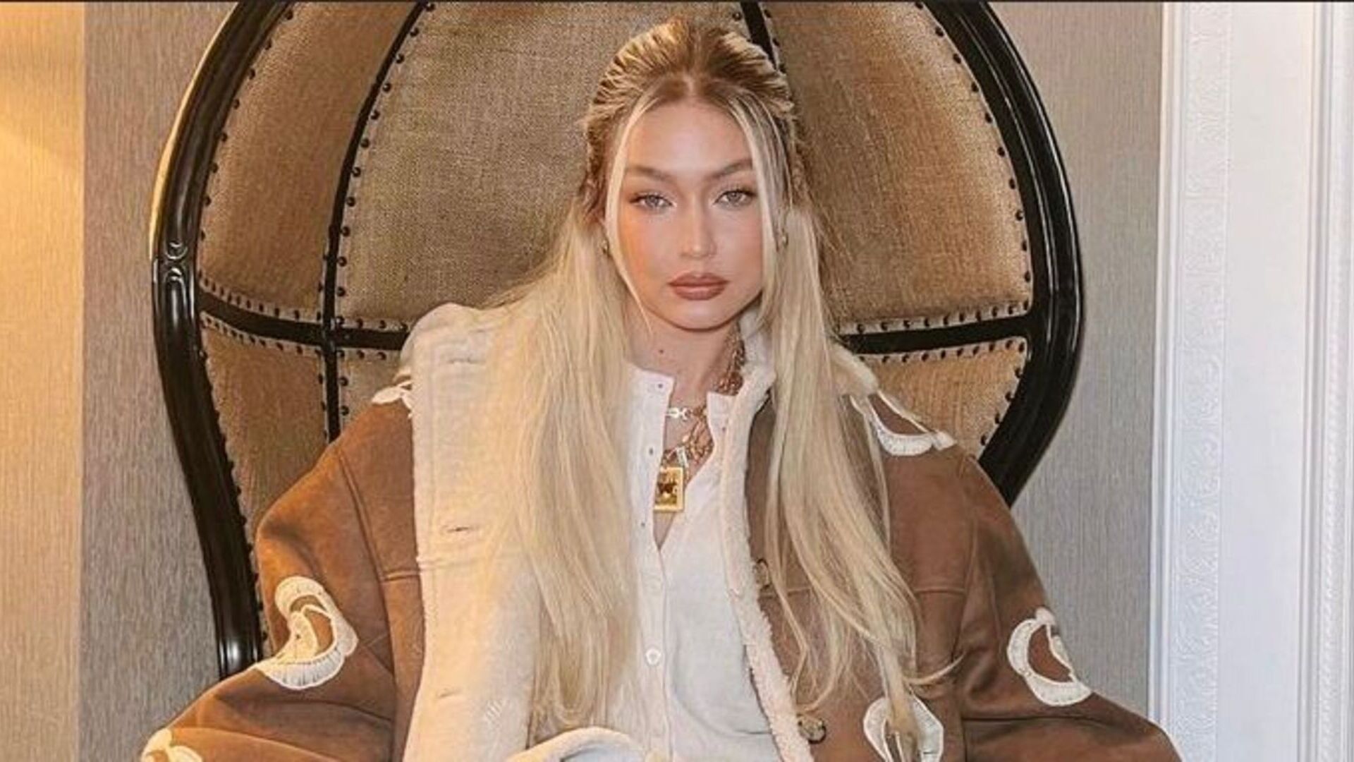 Gigi Hadid fala sobre maternidade e revela rotina com a filha Khai