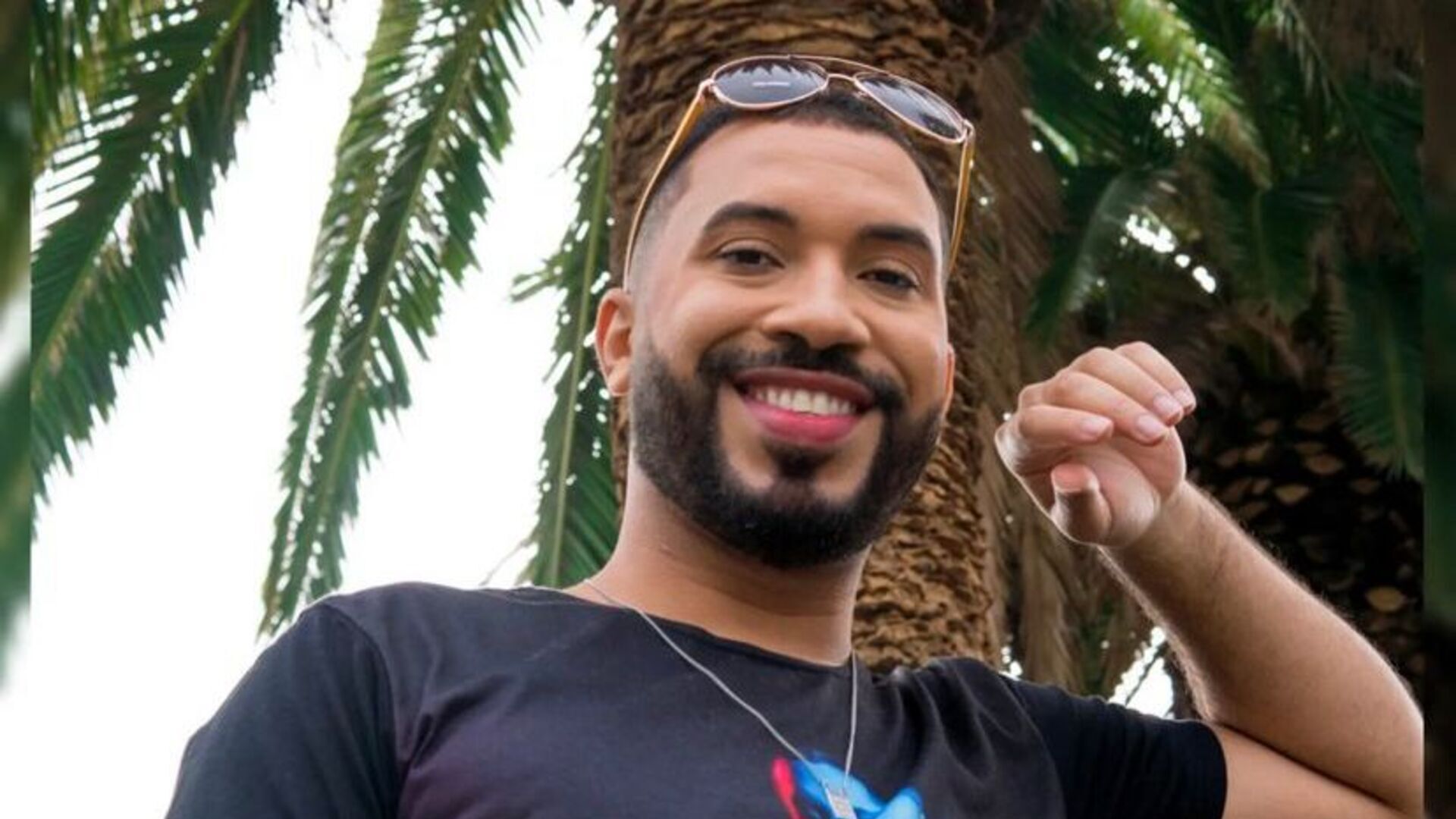 Morando nos Estados Unidos, Gil do Vigor mostra presentão que deu para sua irmã