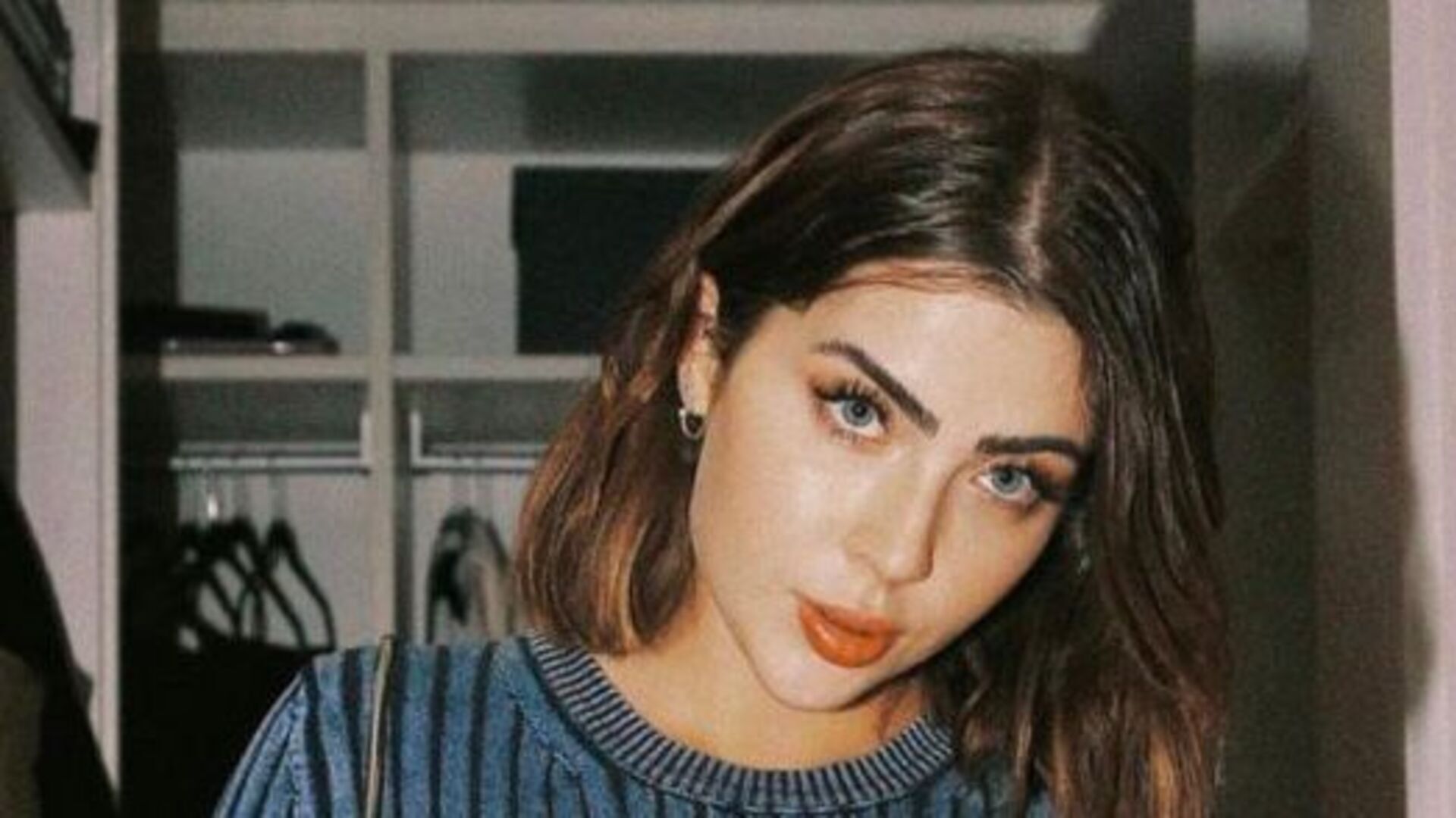 Jade Picon esbanja beleza e estilo ao posar com diversos vestidos