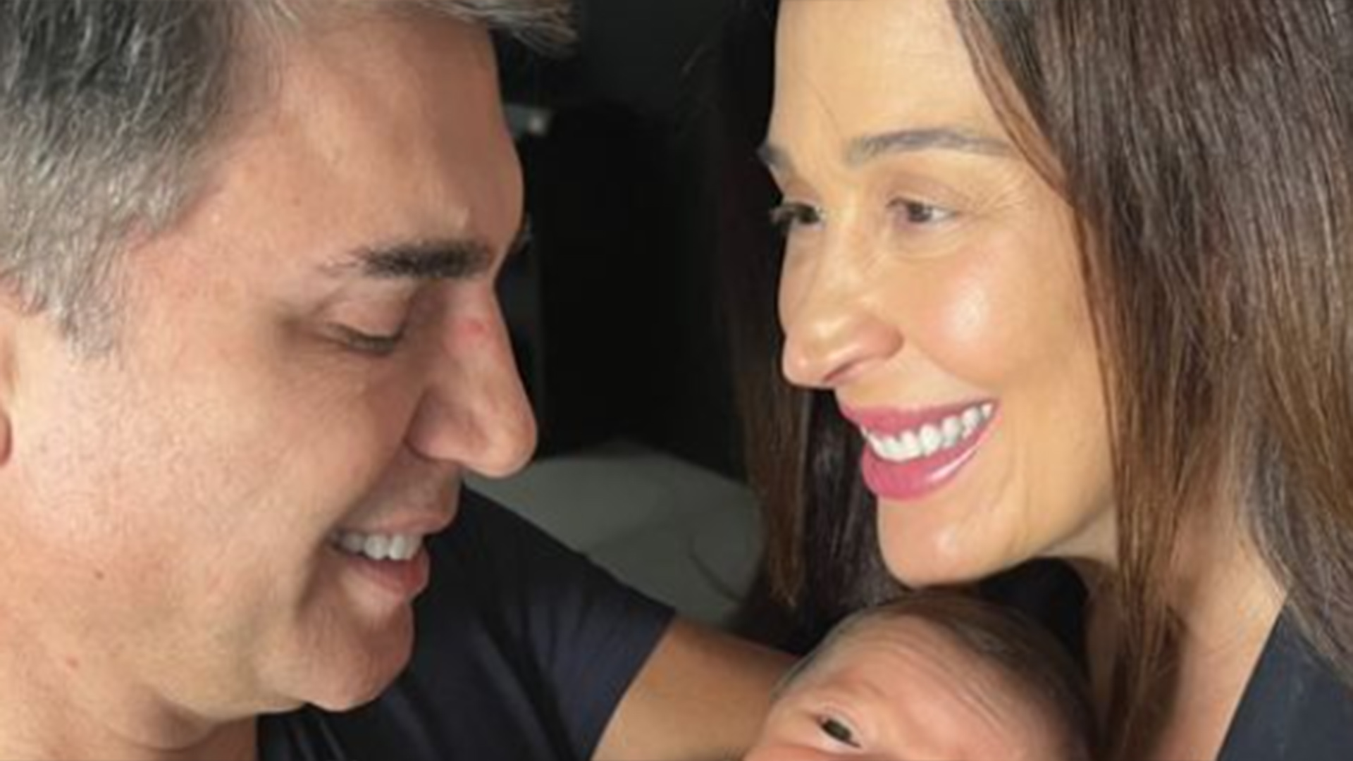 Filho caçula de Claudia Raia esbanja fofura em ida ao pediatra