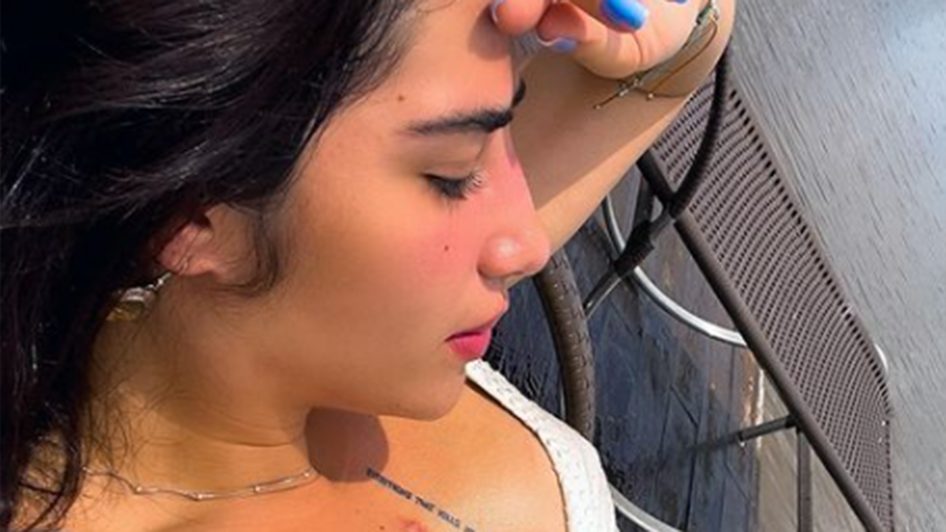 Filha do cantor Leonardo, Jessica Beatriz exibe corpão em dia na fazenda