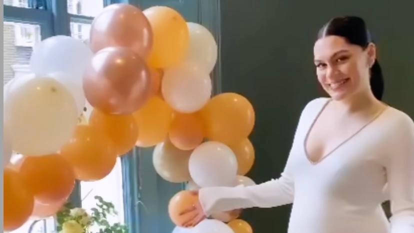 “Nunca me senti tão amada”, Jessie J mostra chá de bebê que ganhou das amigas