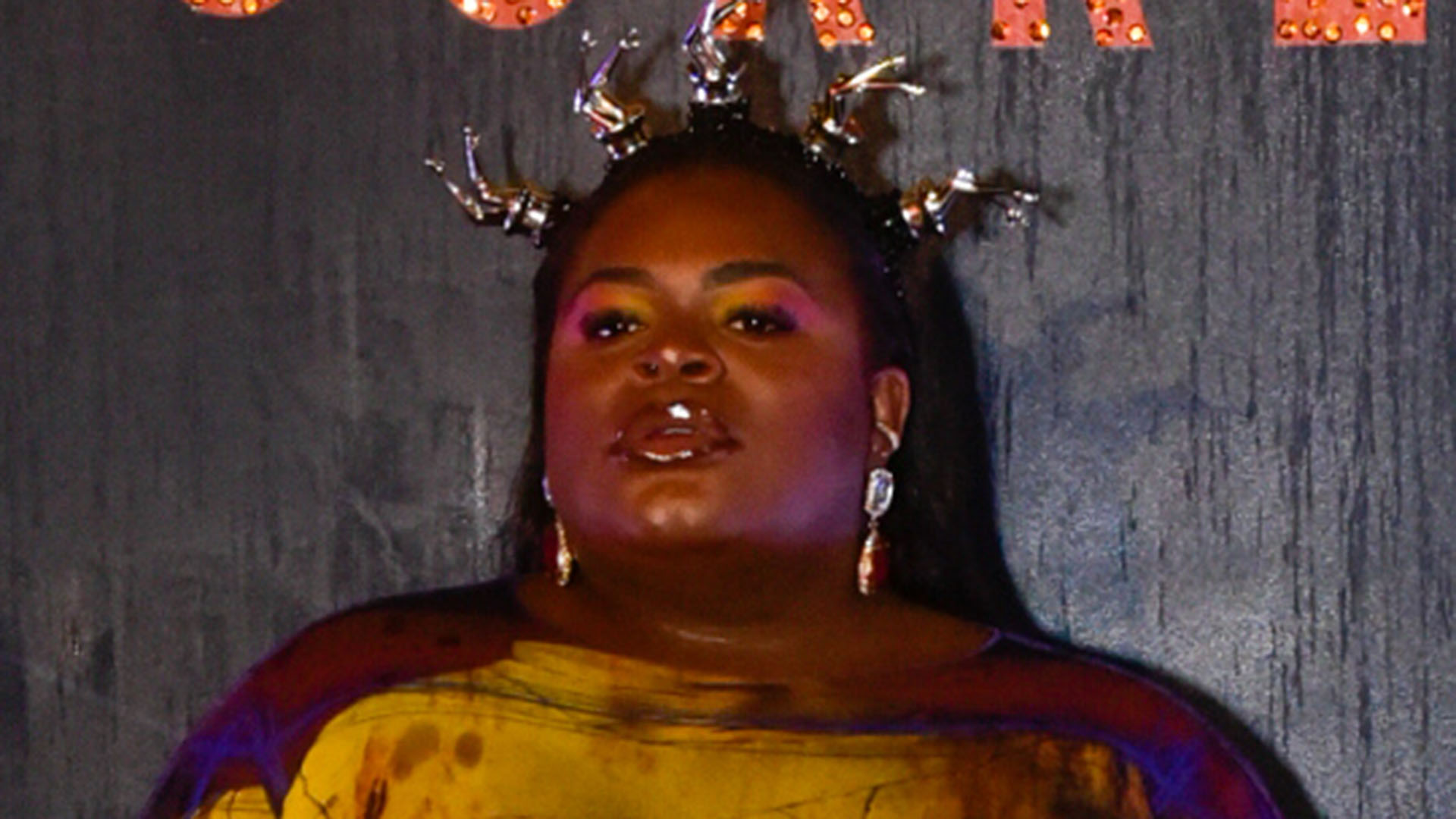 Jojo Todynho aposta em look com transparência para baile de carnaval