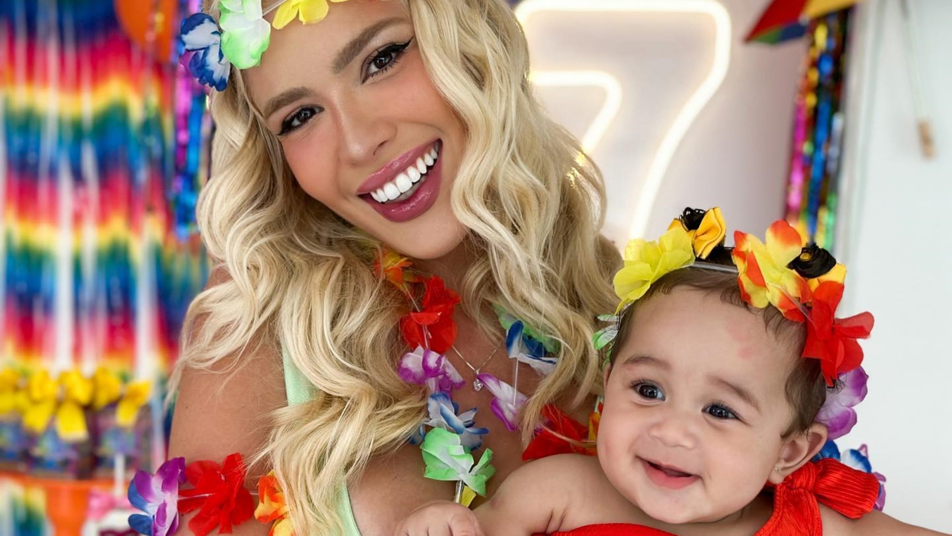 Em clima de Carnaval, Karoline Lima comemora os sete meses da filha e mostra detalhes da festa