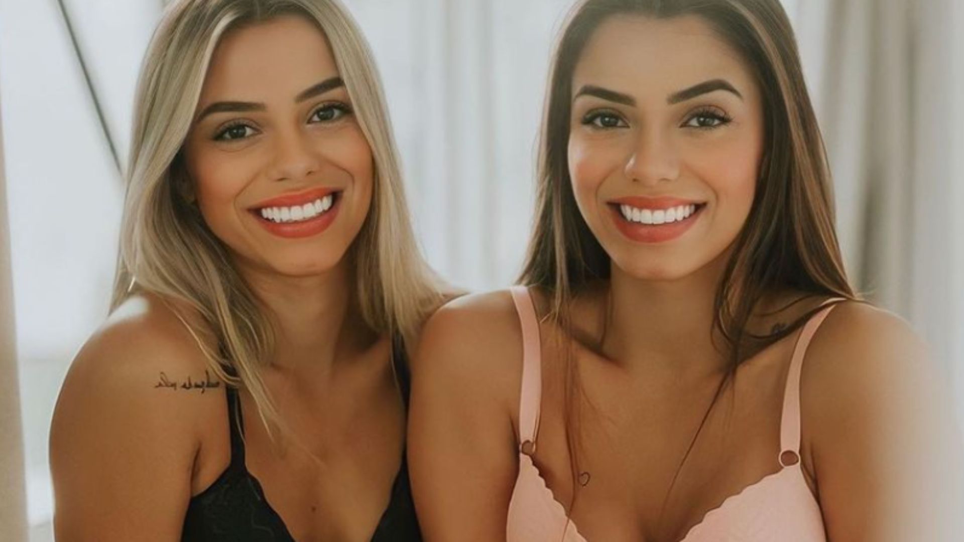 Key Alves, do BBB23, aparece de lingerie em foto com a irmã gêmea: “Quem é quem?”