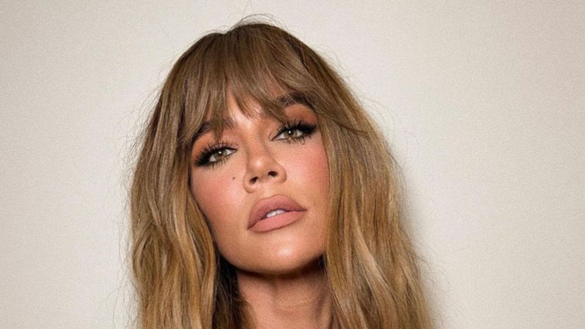 Ao ser questionada por fã, Khloé Kardashian abre o jogo sobre status da sua vida amorosa