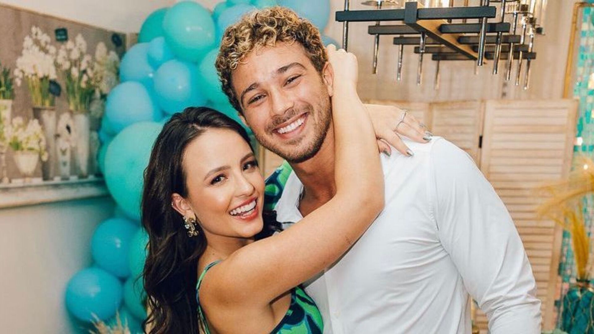 No Dia de São Valentim, Larissa Manoela e André Luiz Frambach trocam declarações românticas nas redes sociais