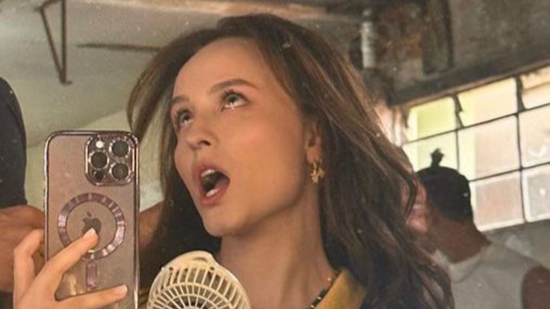 Larissa Manoela explica sumiço das redes sociais e anuncia novo projeto: “Uma mocinha especial”