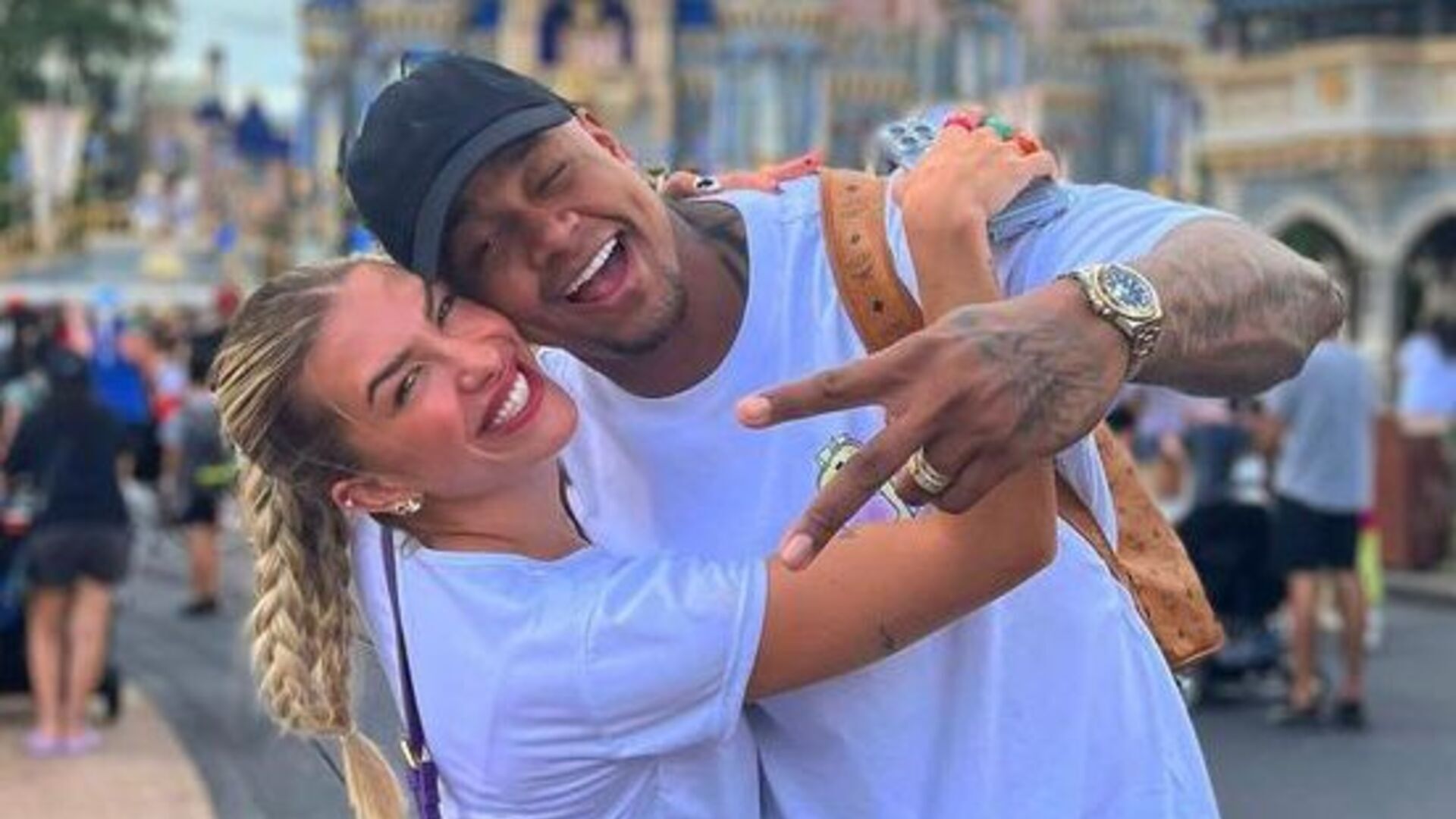 Lore Improta celebra dois anos de casamento com Léo Santana: “Lado a lado”