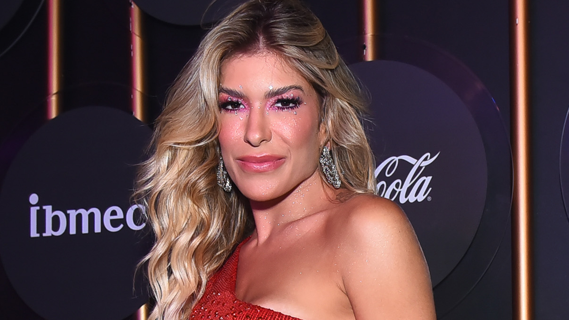 Lorena Improta revela que tomou injeção antes de ir para o carnaval