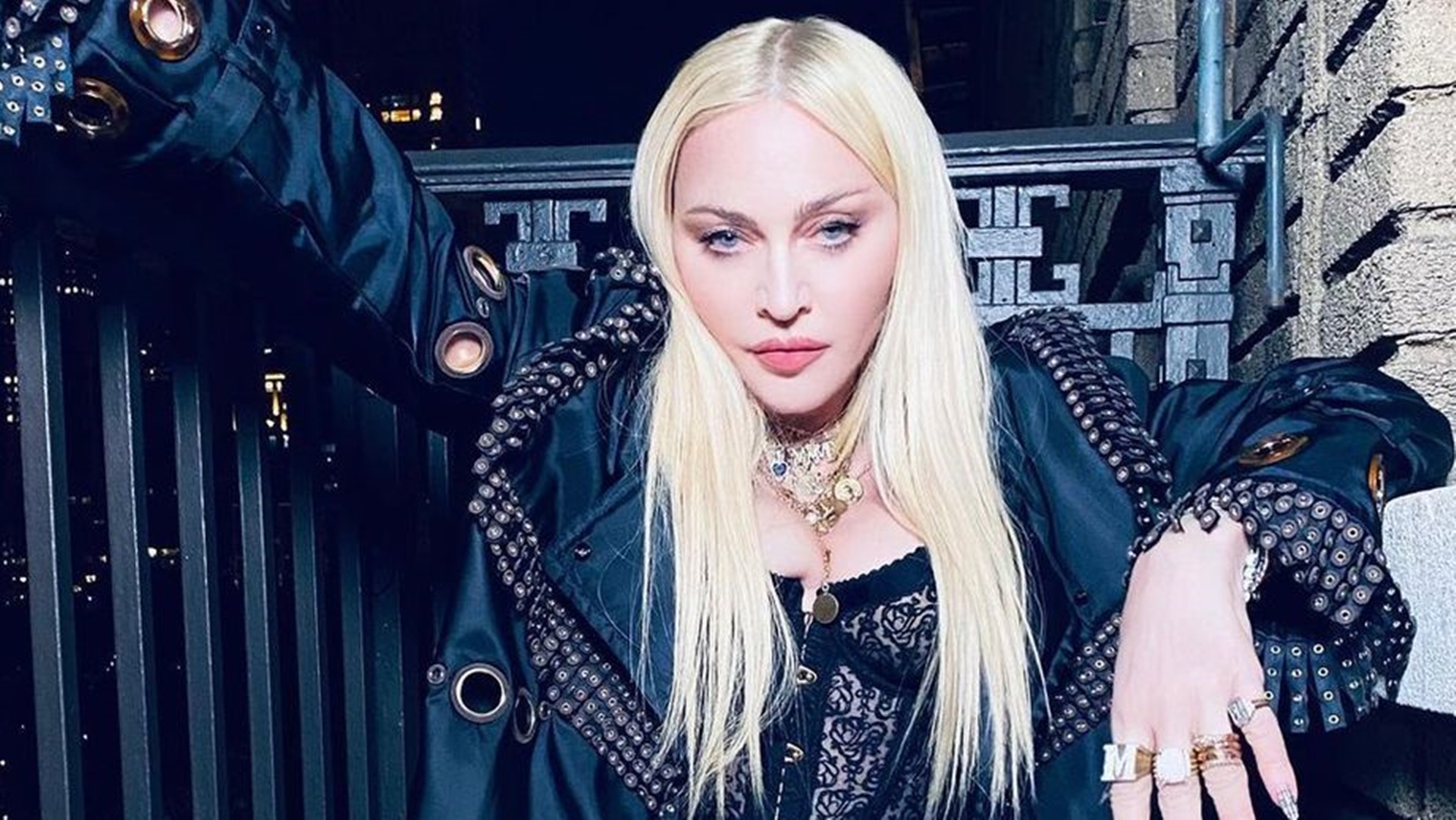 Madonna já curtiu carnaval do Rio de Janeiro e caiu no samba; relembre