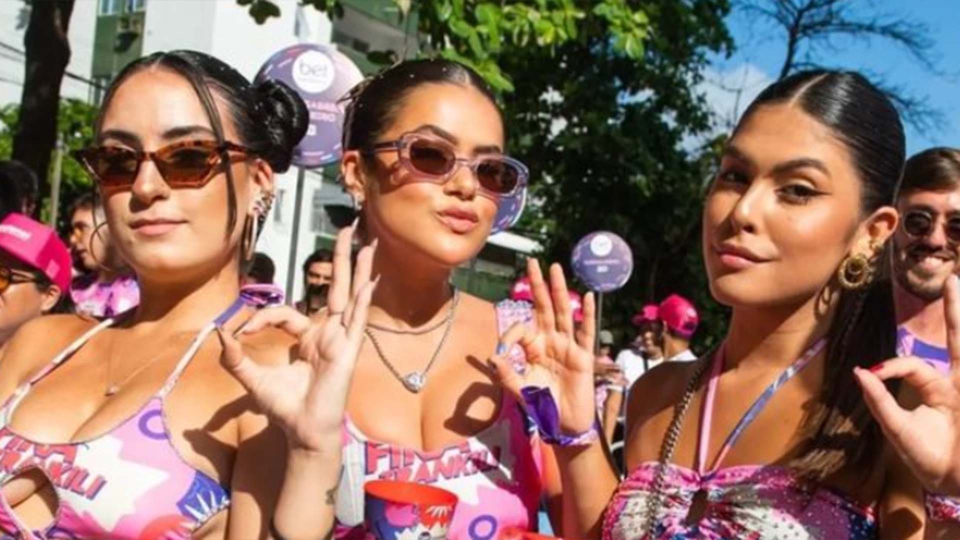 Maisa Silva aproveita folia de pré-carnaval com as amigas em Pernambuco