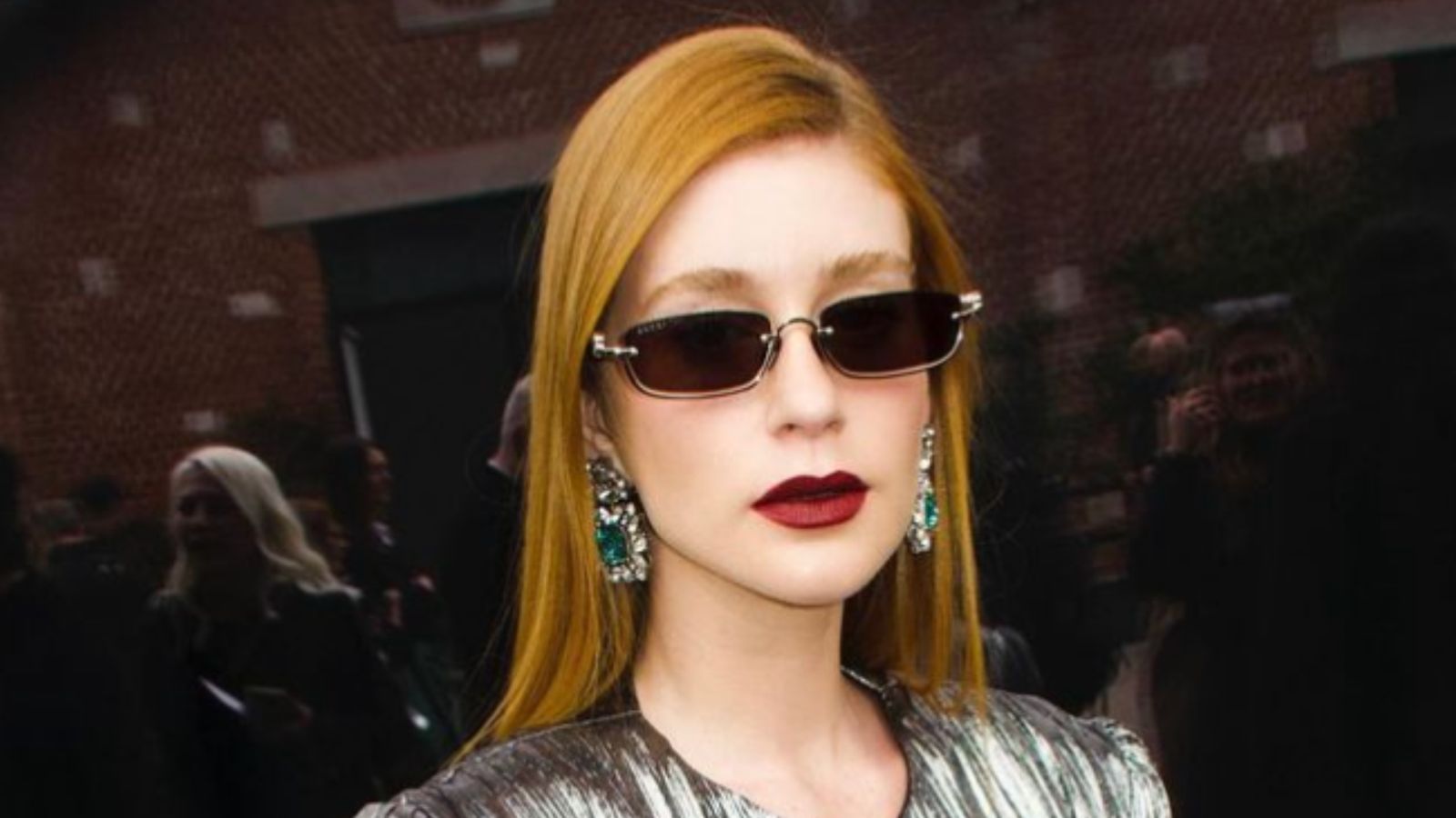 Marina Ruy Barbosa elege vestido de R$21 mil e fãs brincam: “Manta térmica”